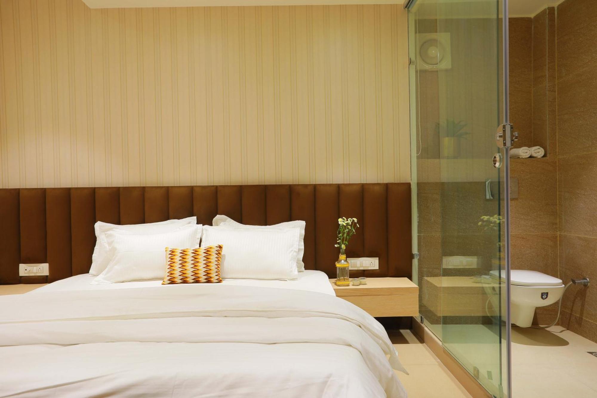 16 Hotel
