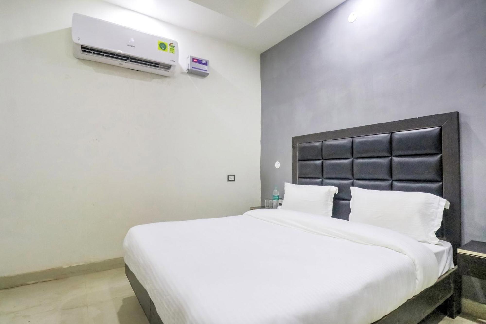 Hotel Collection O Mahavir Enclave Near Dashrath Puri Metro Station