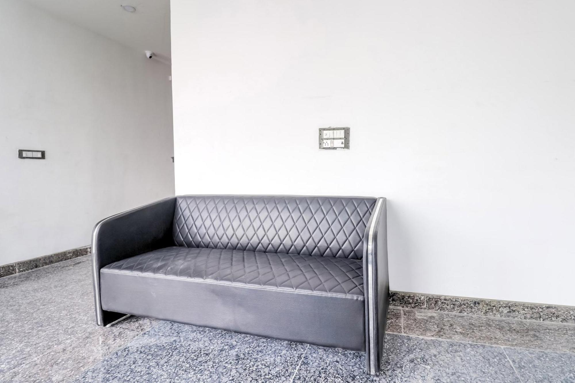 Collection O Mahavir Enclave Near Dashrath Puri Metro Station Hotel 3*