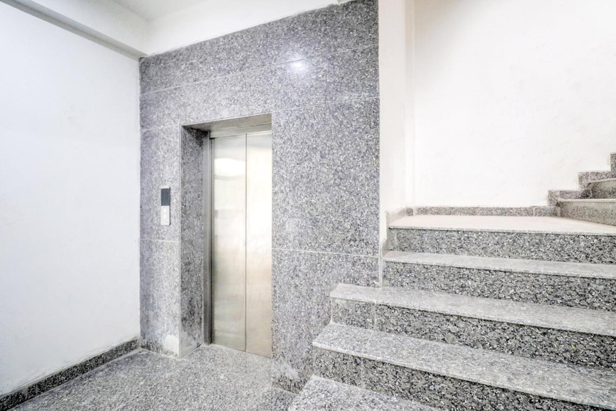 Collection O Mahavir Enclave Near Dashrath Puri Metro Station