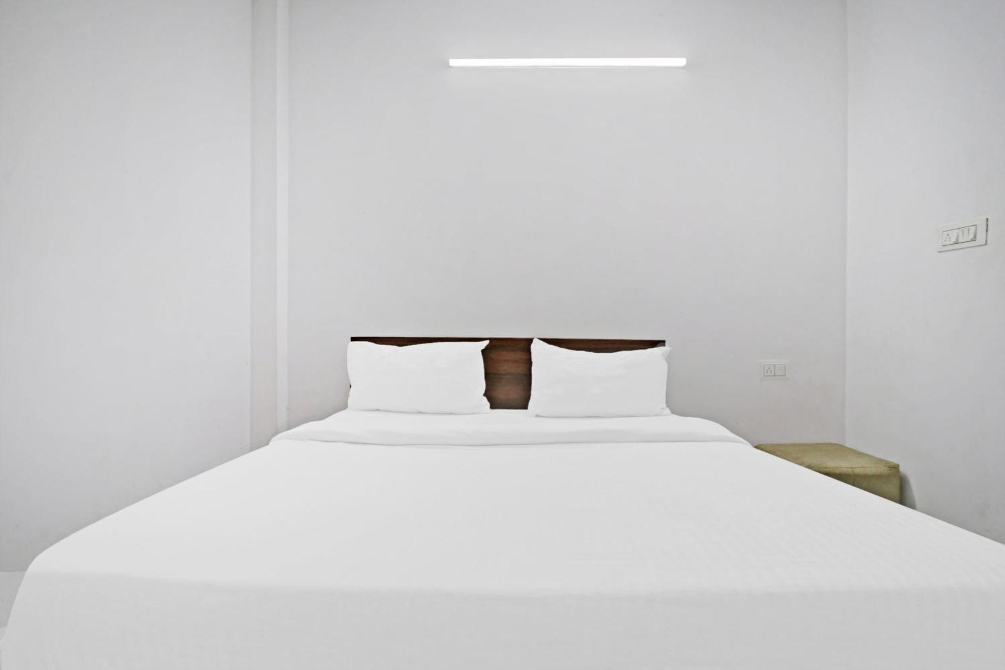 Hotel Town House Near M2k Cinema Pitampura