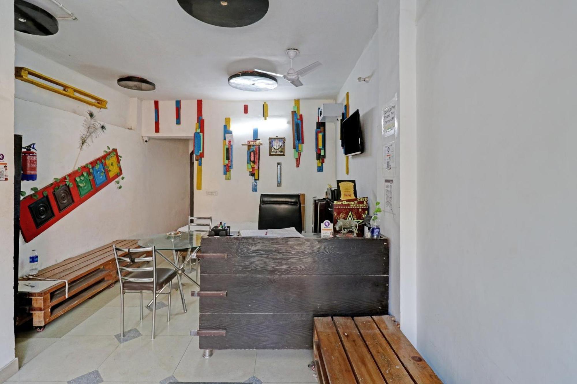 Hotel Town House Near M2k Cinema Pitampura 4*