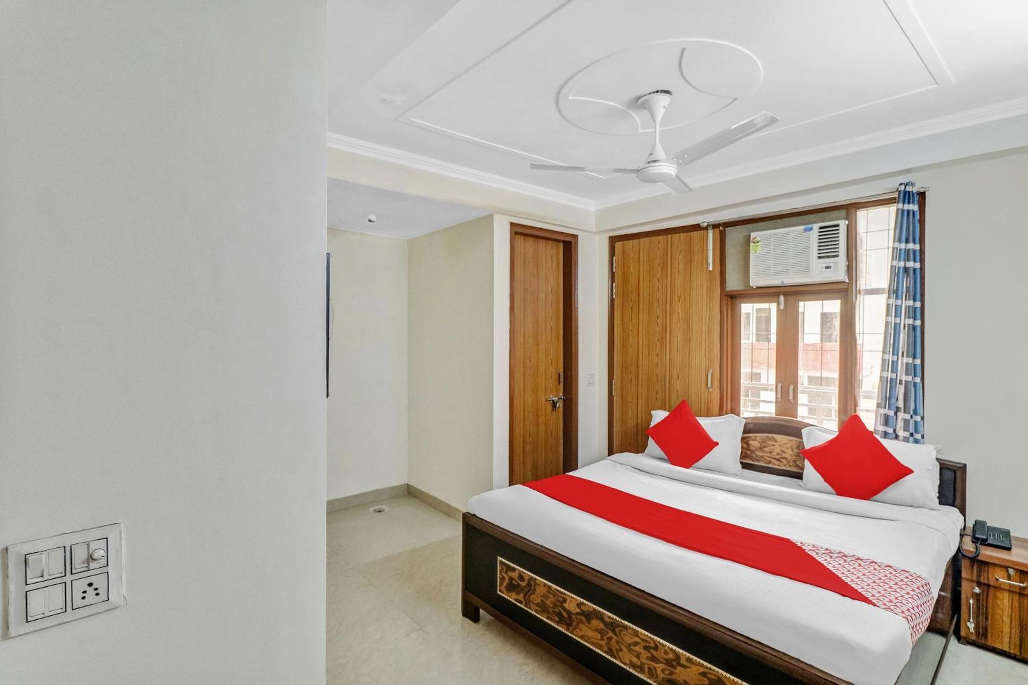 O South Plaza Near Qutab Minar Metro Station Hotel
