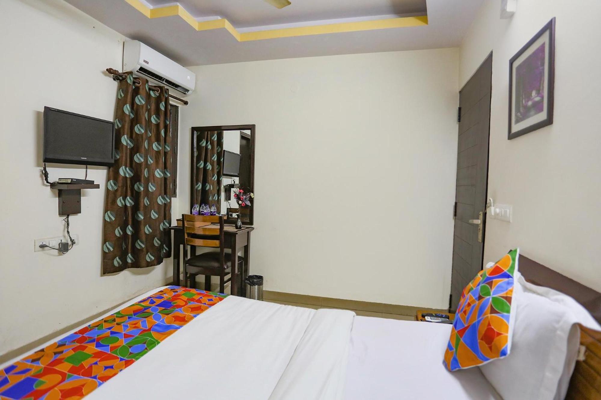 Hotel Fabexpress The Paradise - Nr Apollo Hospital 3*