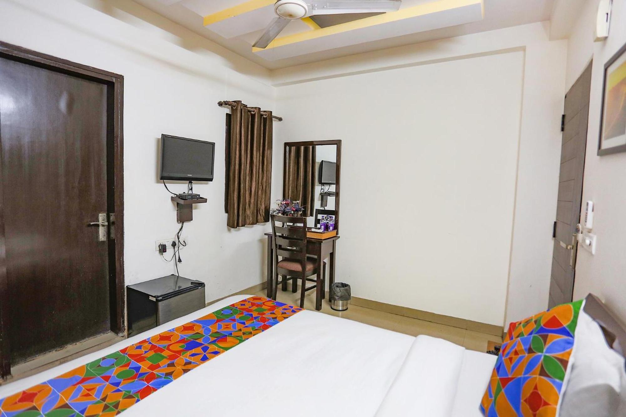 Hotel Fabexpress The Paradise - Nr Apollo Hospital