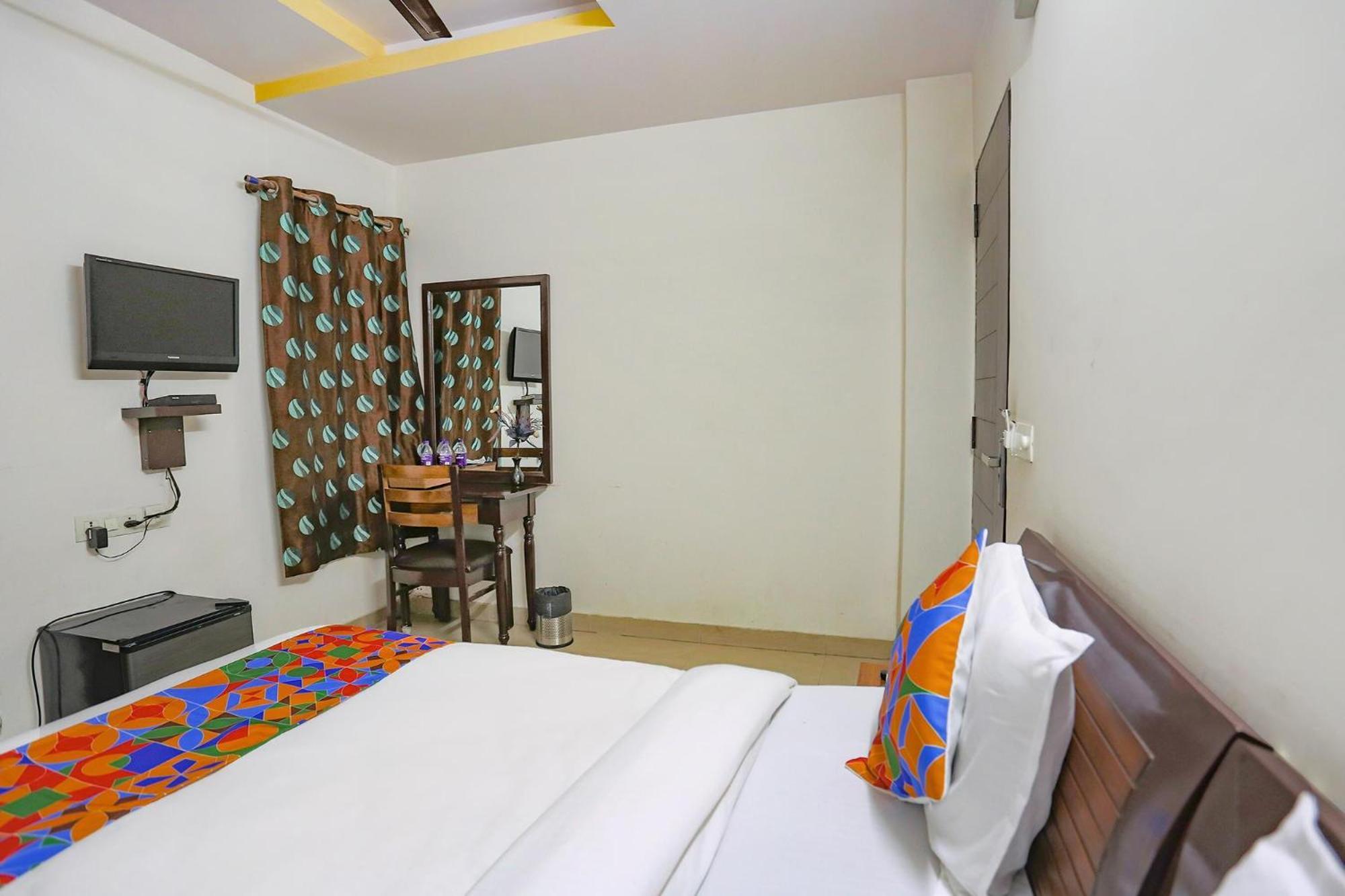 Fabexpress The Paradise - Nr Apollo Hospital 3*