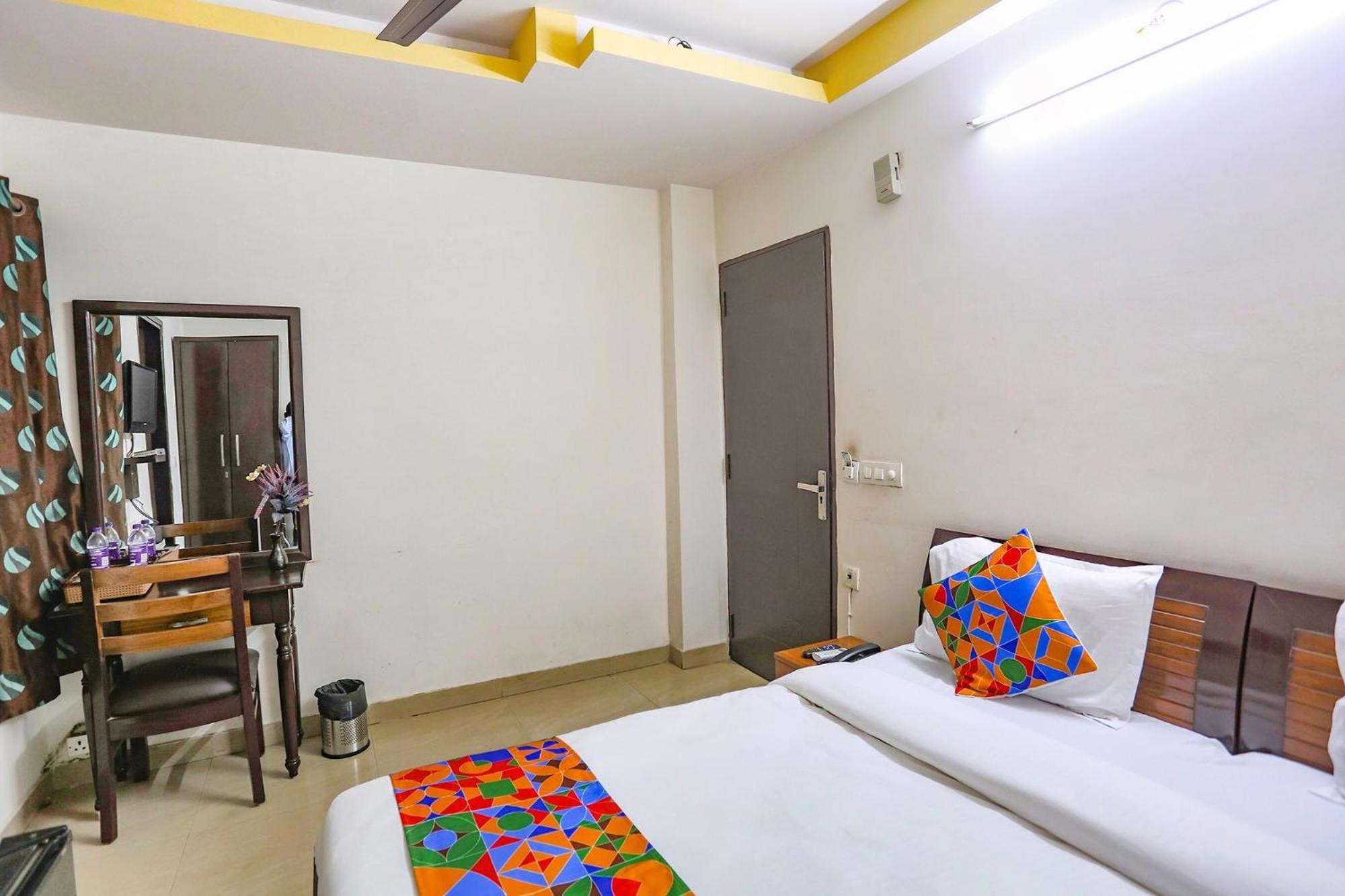 Fabexpress The Paradise - Nr Apollo Hospital 3*