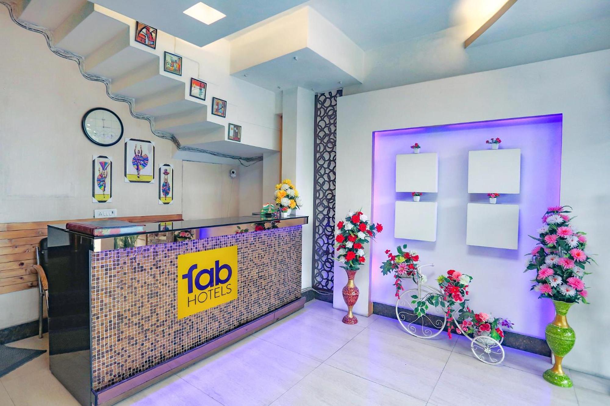 Fabexpress The Paradise - Nr Apollo Hospital Nova Deli