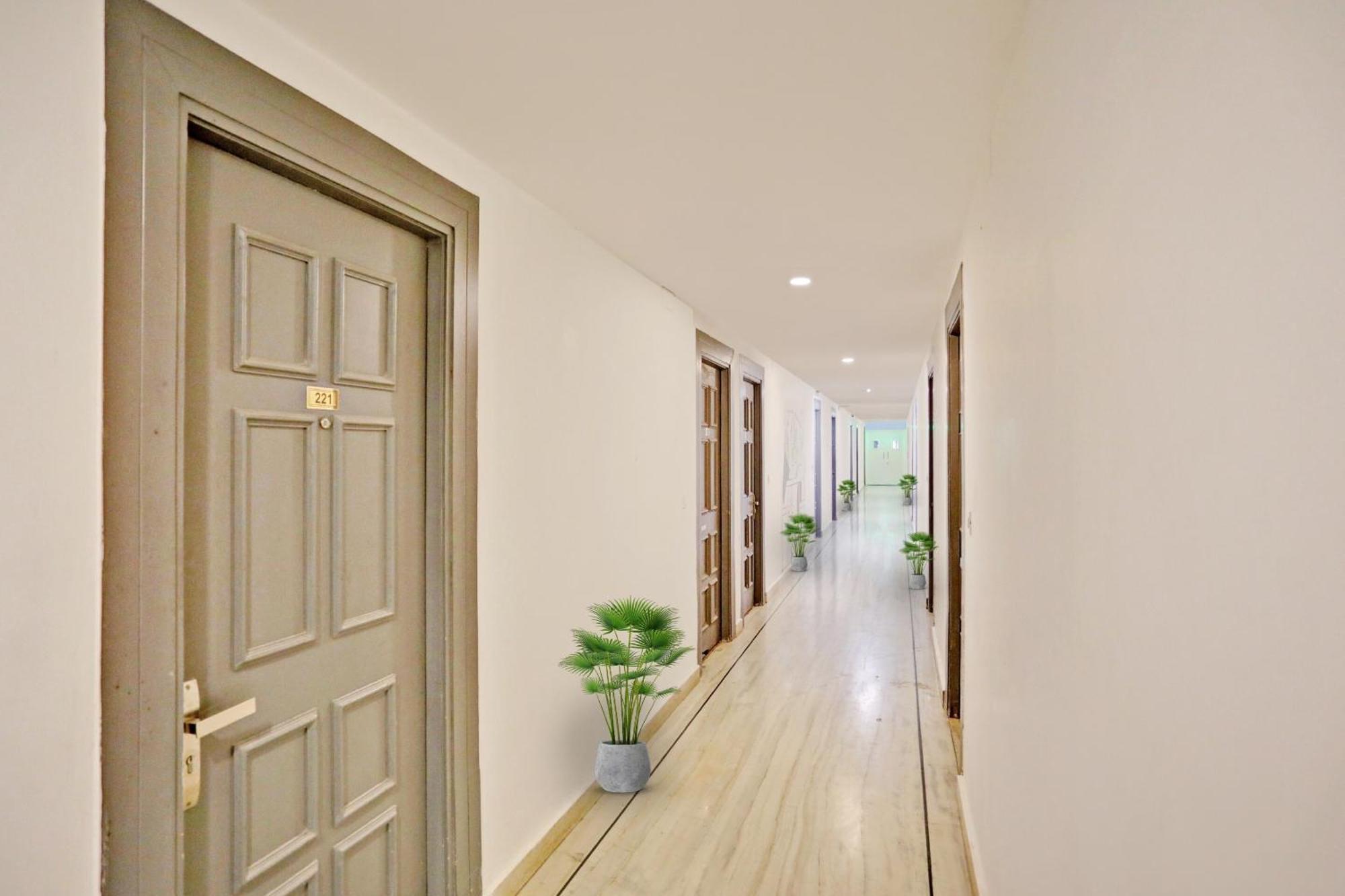 Hotel Townhouse Jp Grand Near Mayapuri Chowk Nova Deli