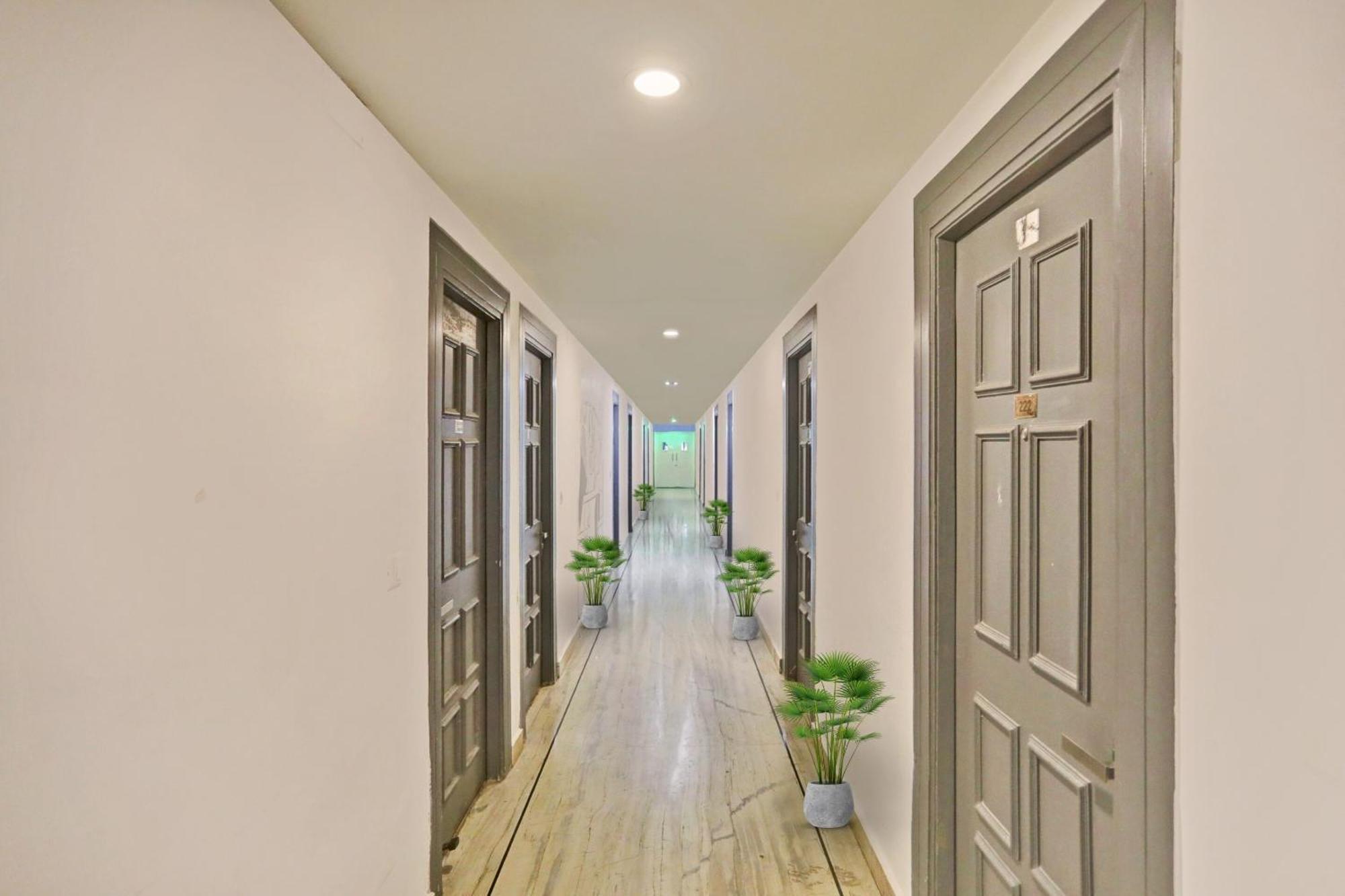 Hotel Townhouse Jp Grand Near Mayapuri Chowk