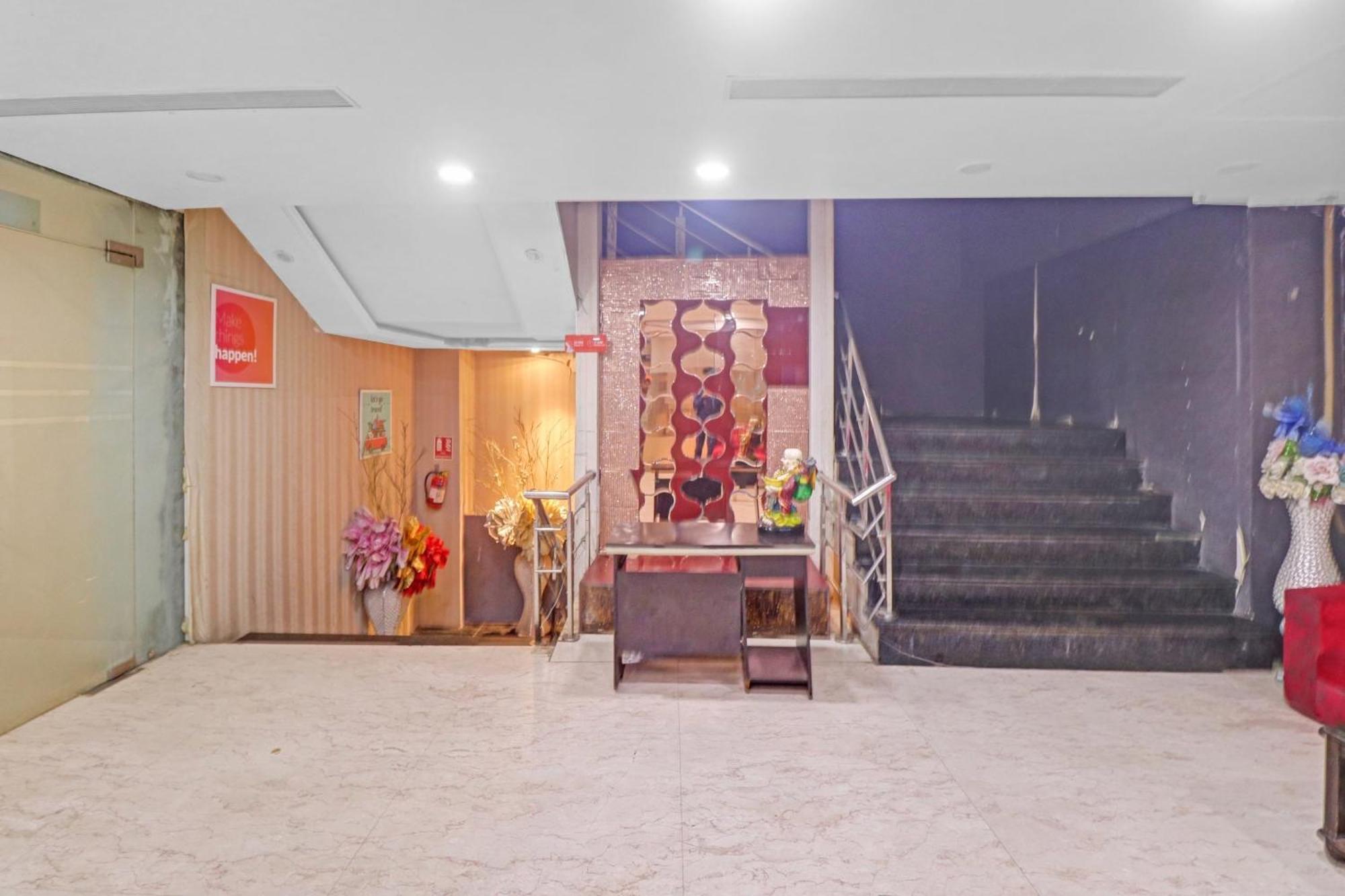 Collection O Seven Heaven 4* New Delhi
