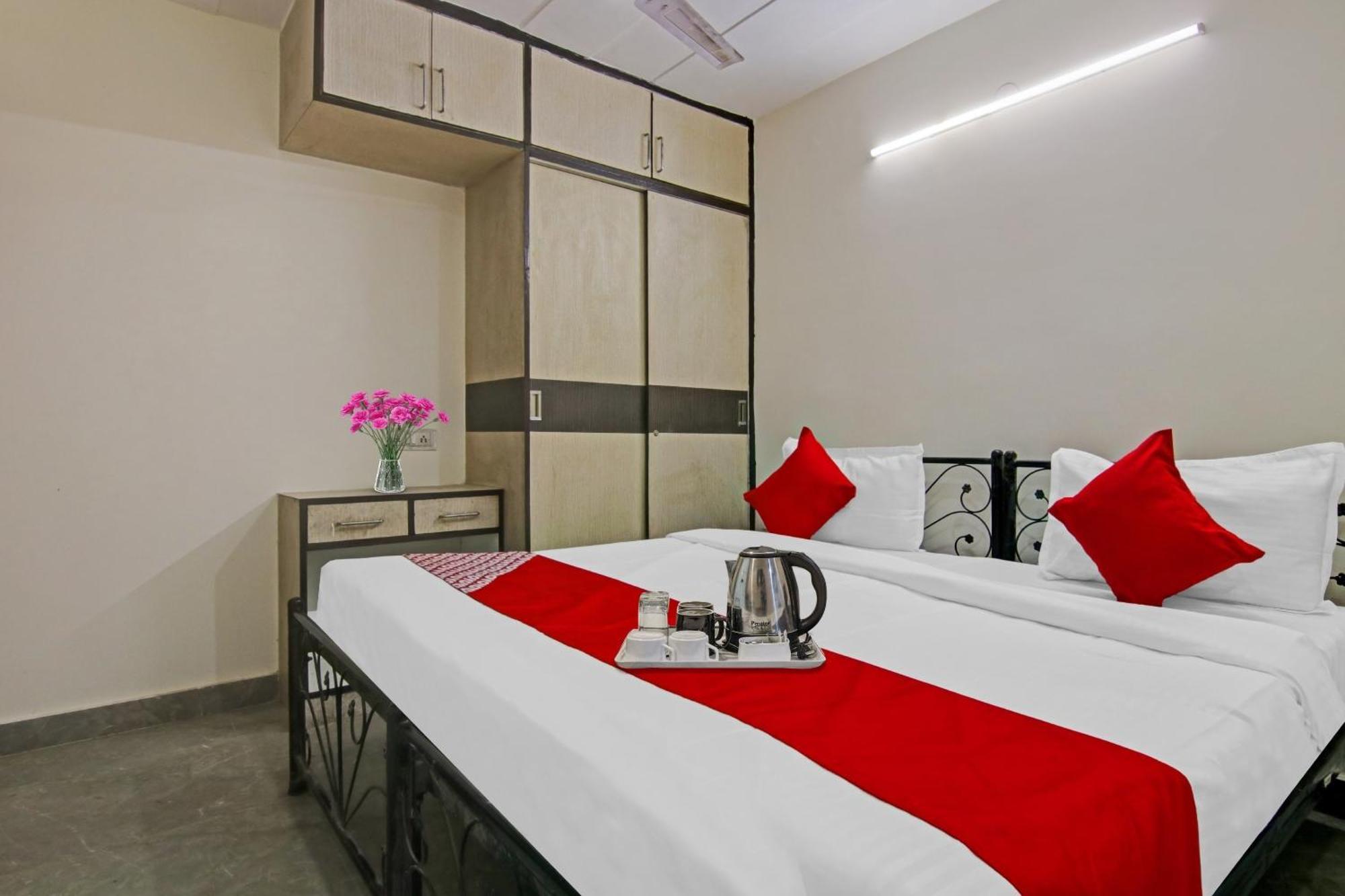 Hotel O King Near Tdi Mall New Delhi