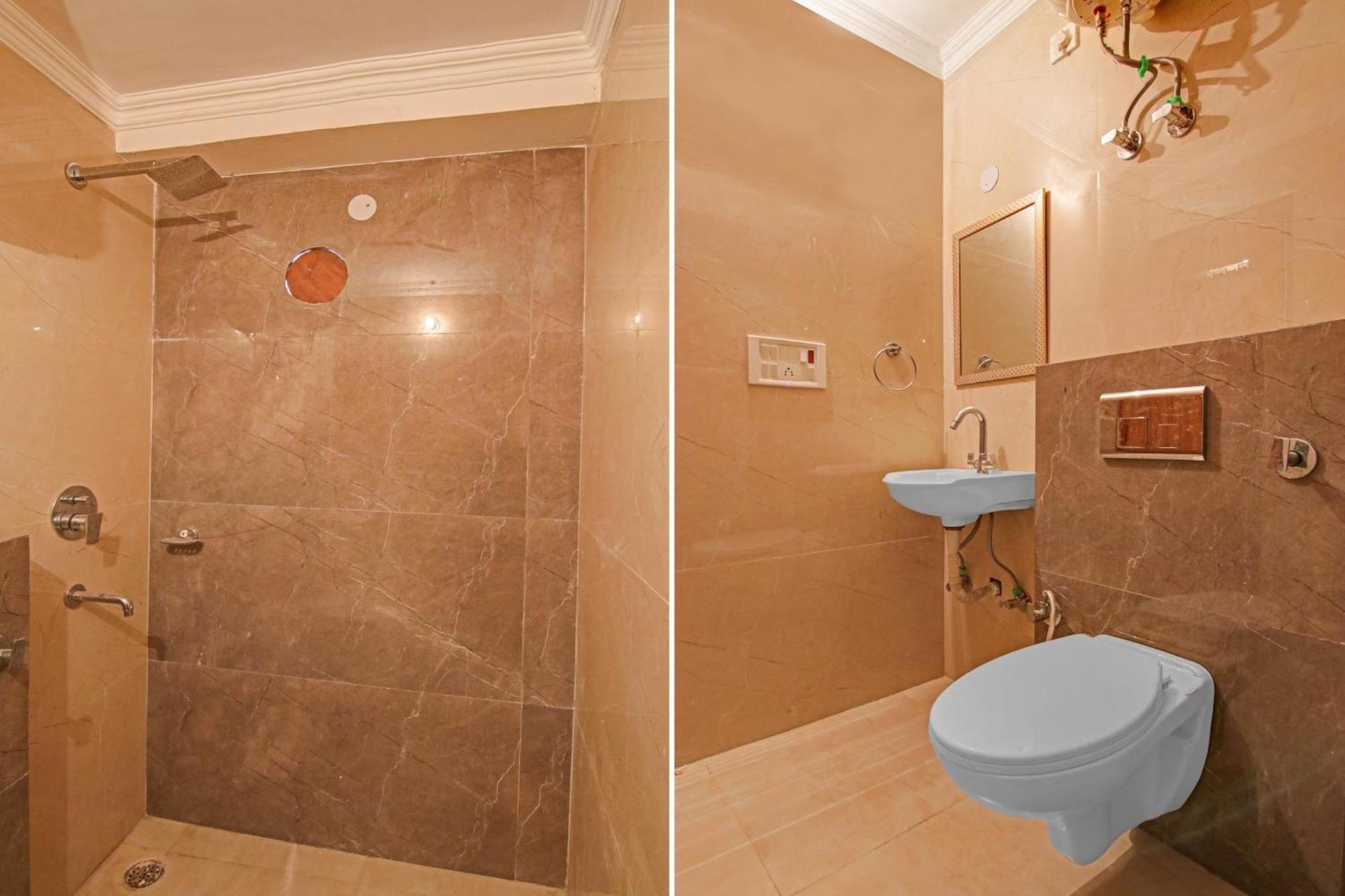 O King Near Tdi Mall 4*