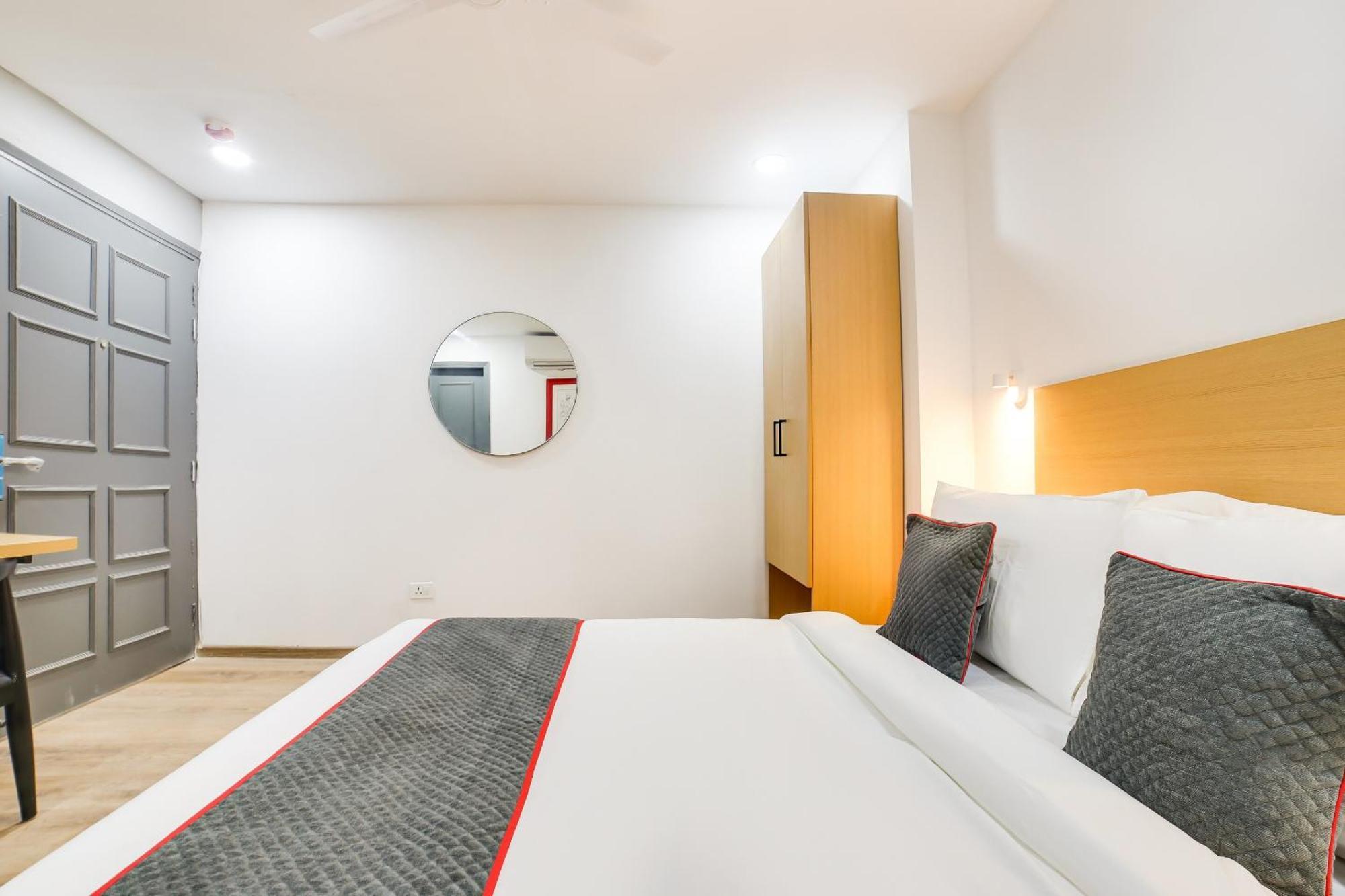 Super Townhouse Shahdara Near Yamuna Sports Complex Hotel