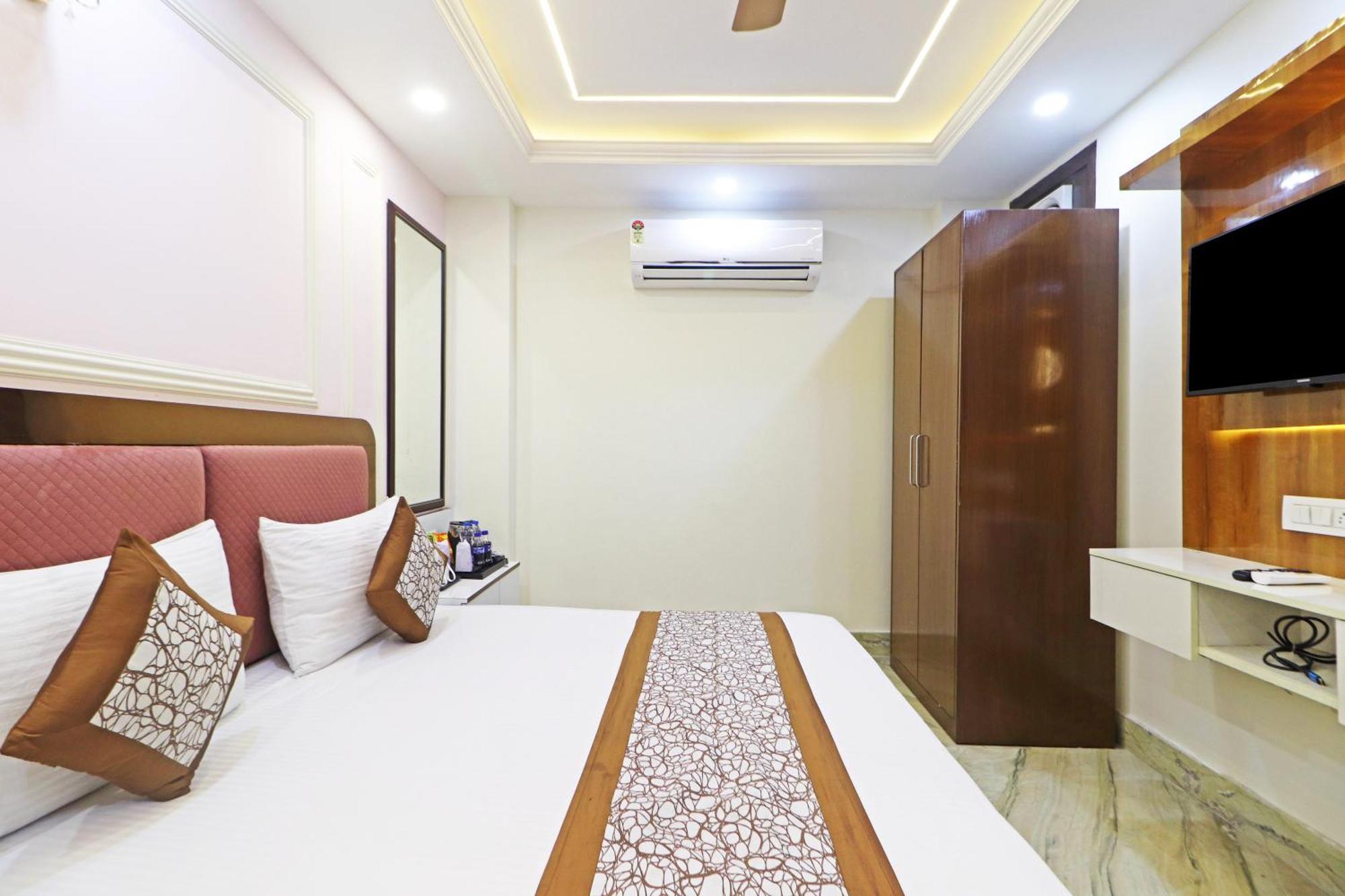 Samrat Residency 10 Mints Walking Distance Nizamuddin Railway Station