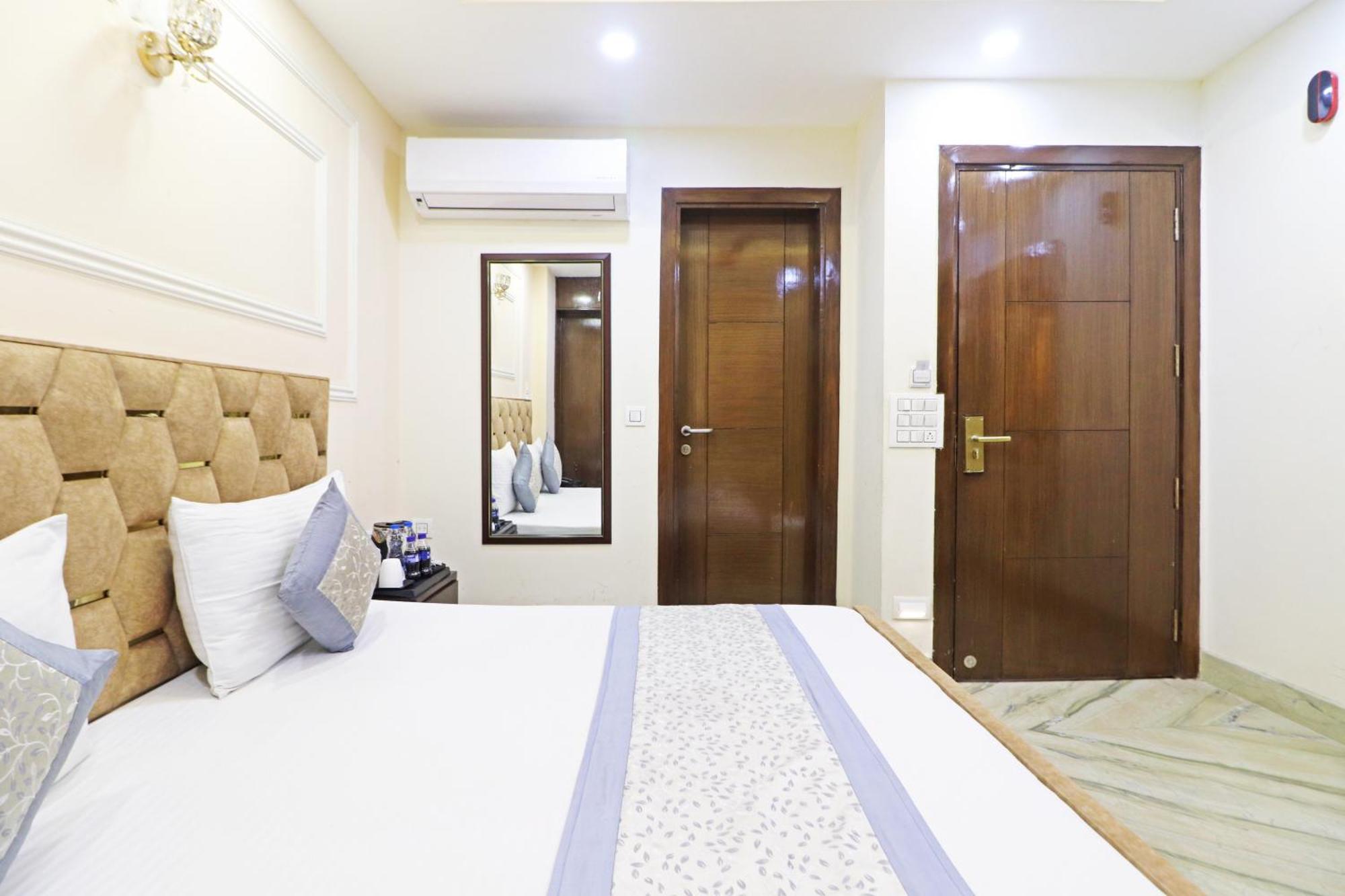 Samrat Residency 10 Mints Walking Distance Nizamuddin Railway Station 4*