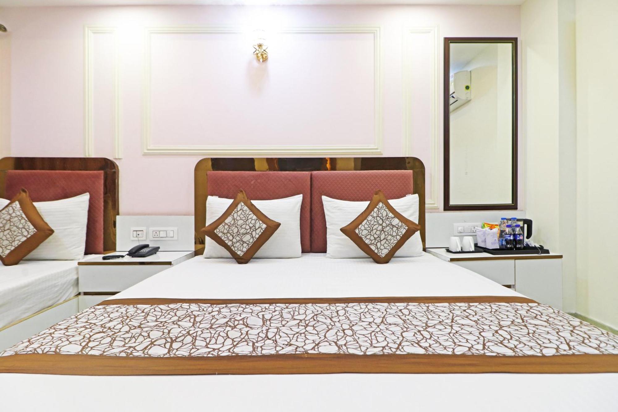 Samrat Residency 10 Mints Walking Distance Nizamuddin Railway Station 4* Nova Deli