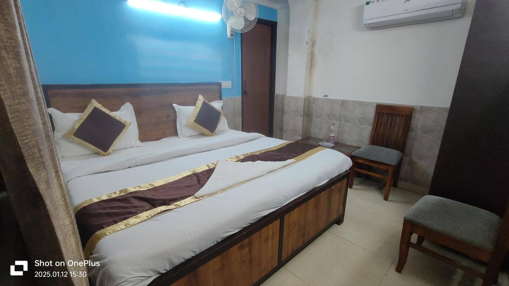 Hotel Hotel Moon Chanakyapuri Satya Niketan- Couple Friendly