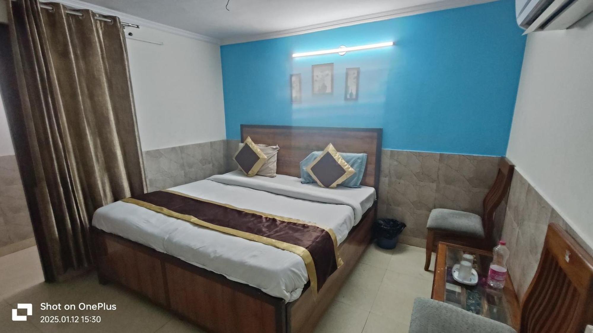 Hotel Hotel Moon Chanakyapuri Satya Niketan- Couple Friendly 3*