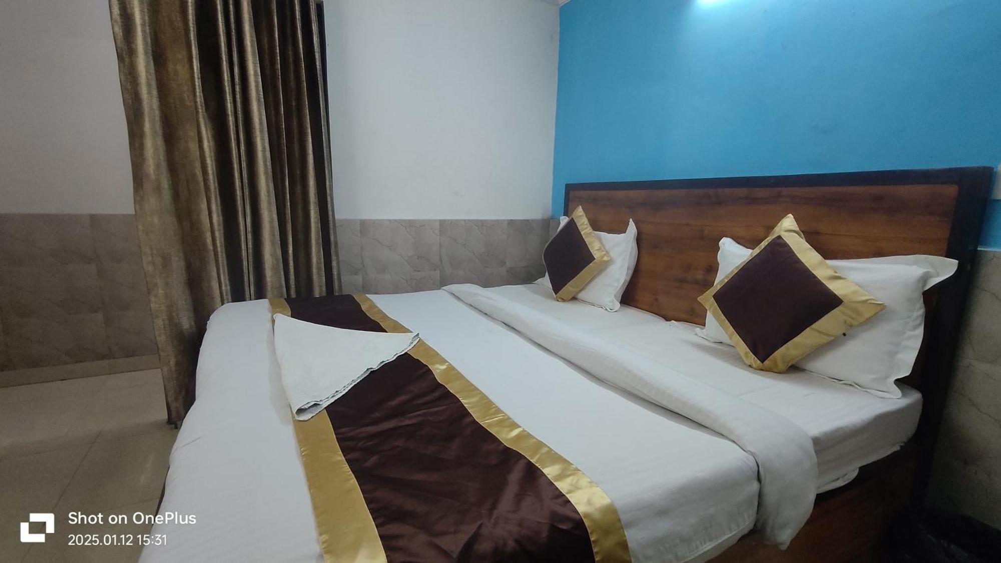 Hotel Hotel Moon Chanakyapuri Satya Niketan- Couple Friendly