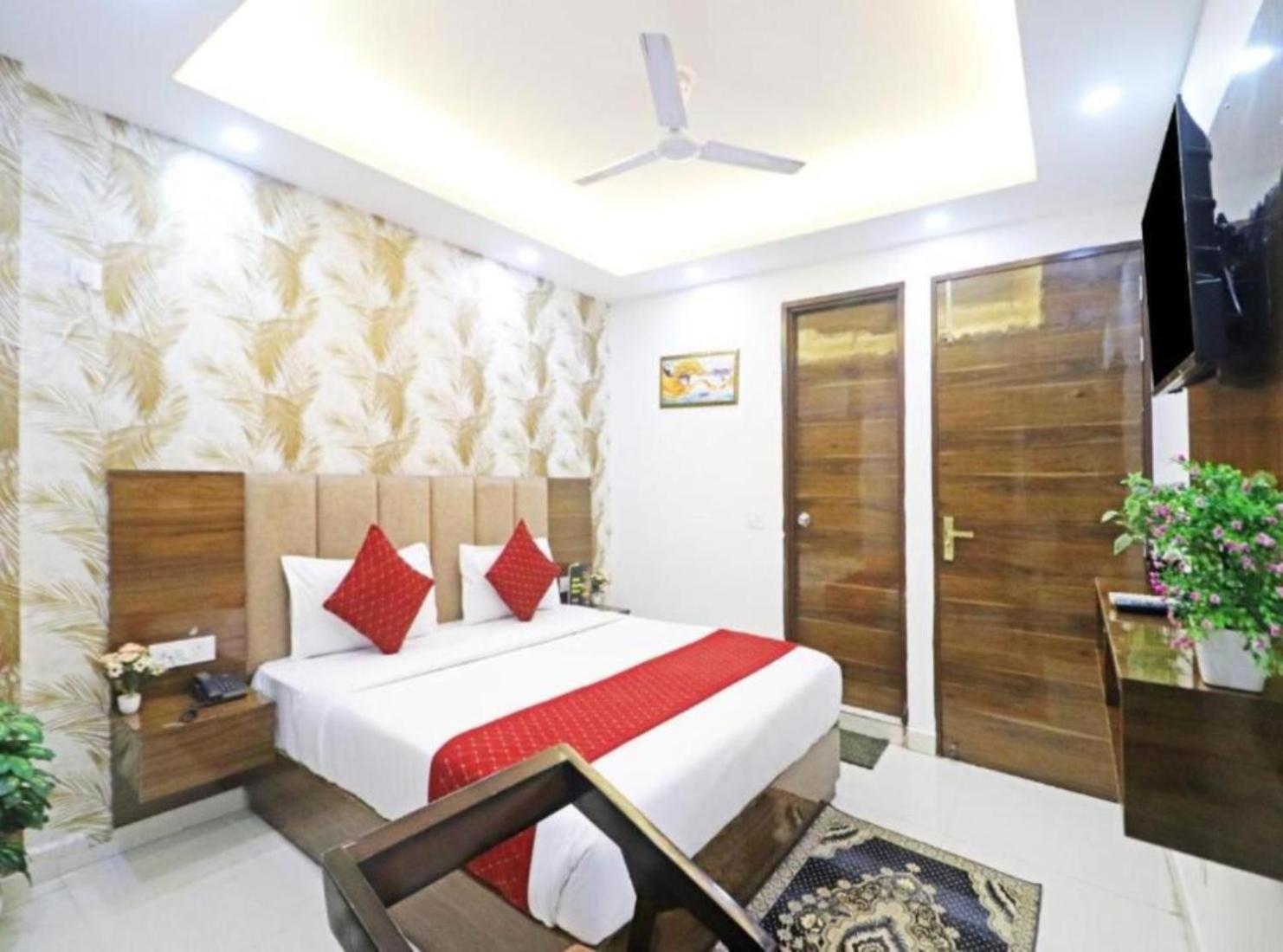 Vijaydeep Place Near Delhi Airport Hotel
