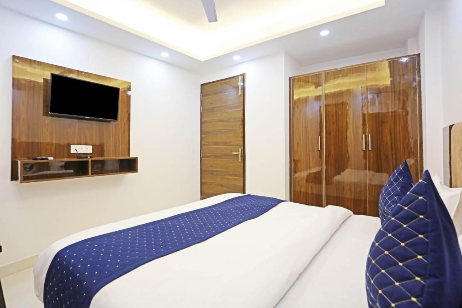 Vijaydeep Place Near Delhi Airport 3*