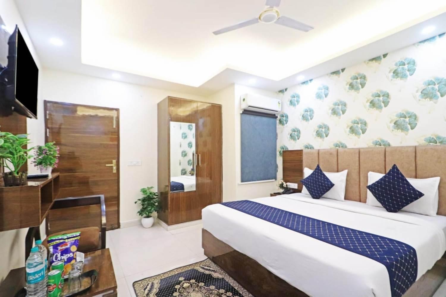 Vijaydeep Place Near Delhi Airport 3*