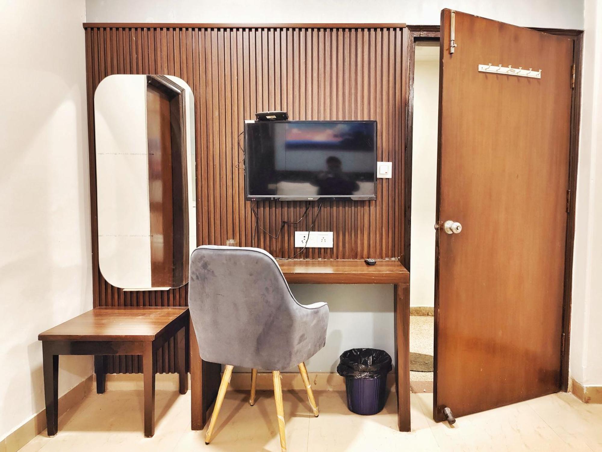 Hotel Aditya Delhi Airport New Delhi