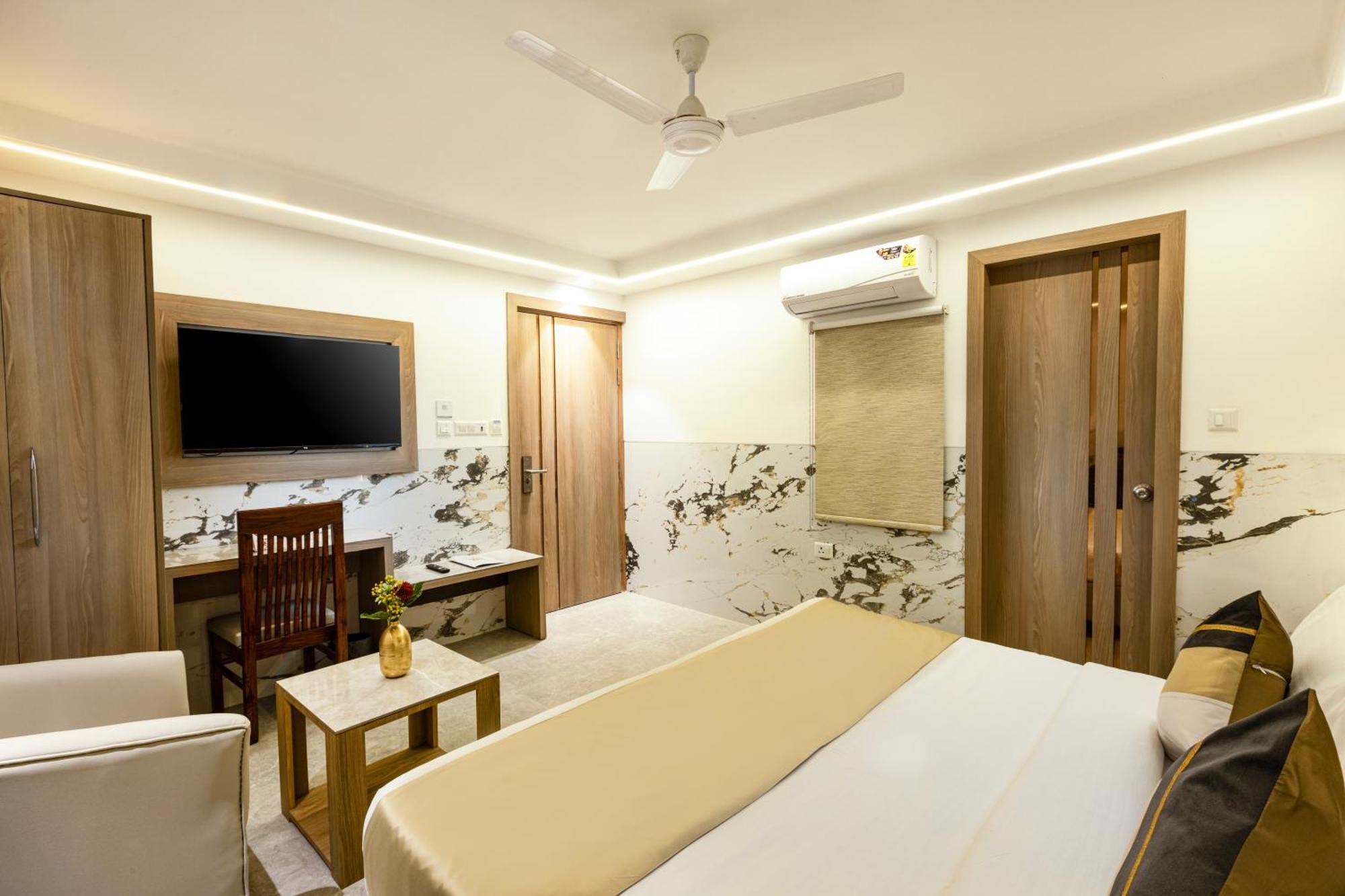 The Orion Era - Delhi Airport Hotel