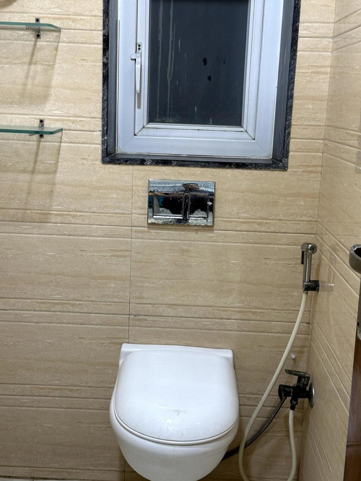 Executive In Dlf Midtown West Delhi * New Delhi