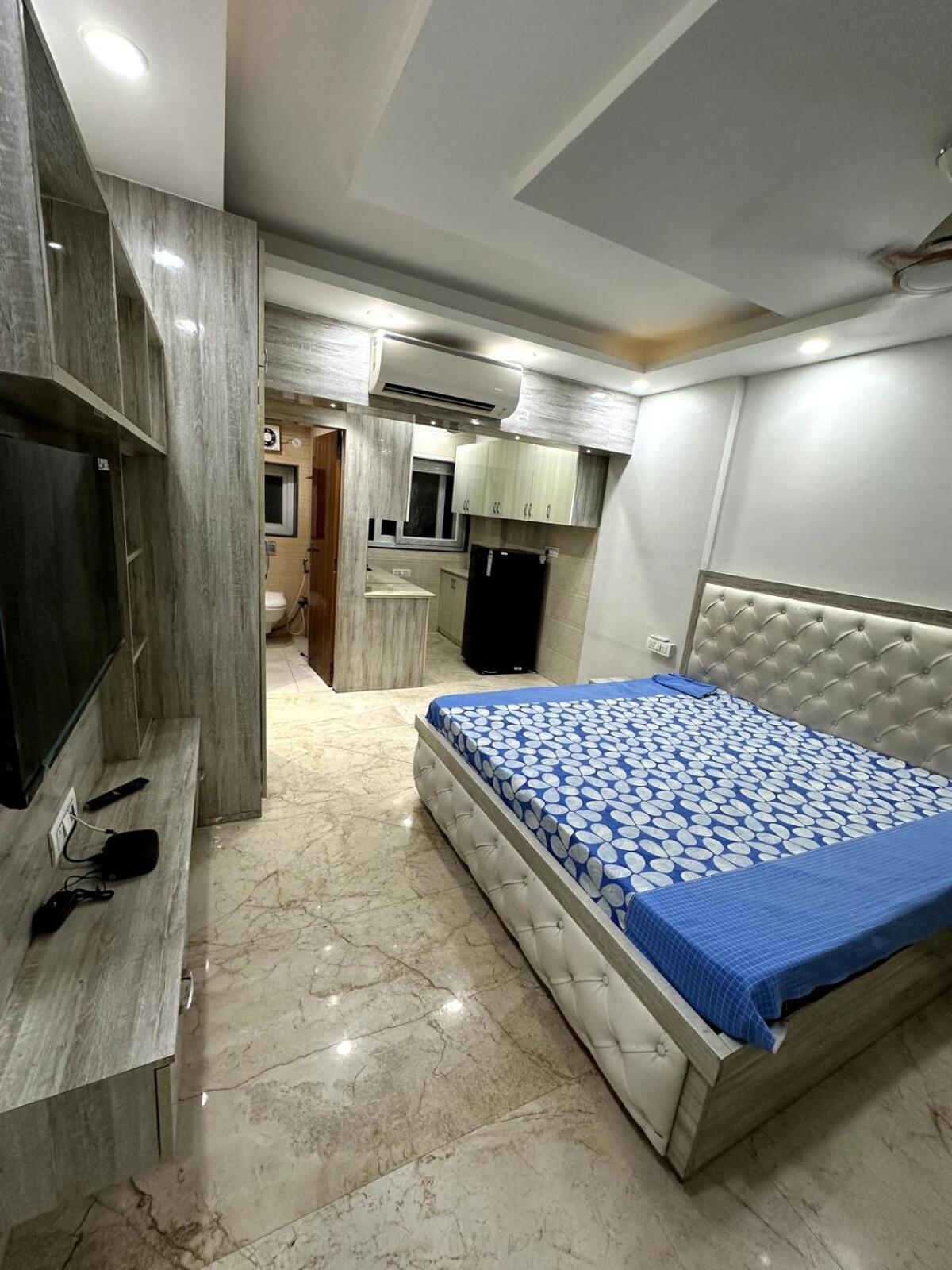 Executive In Dlf Midtown West Delhi Apartment *