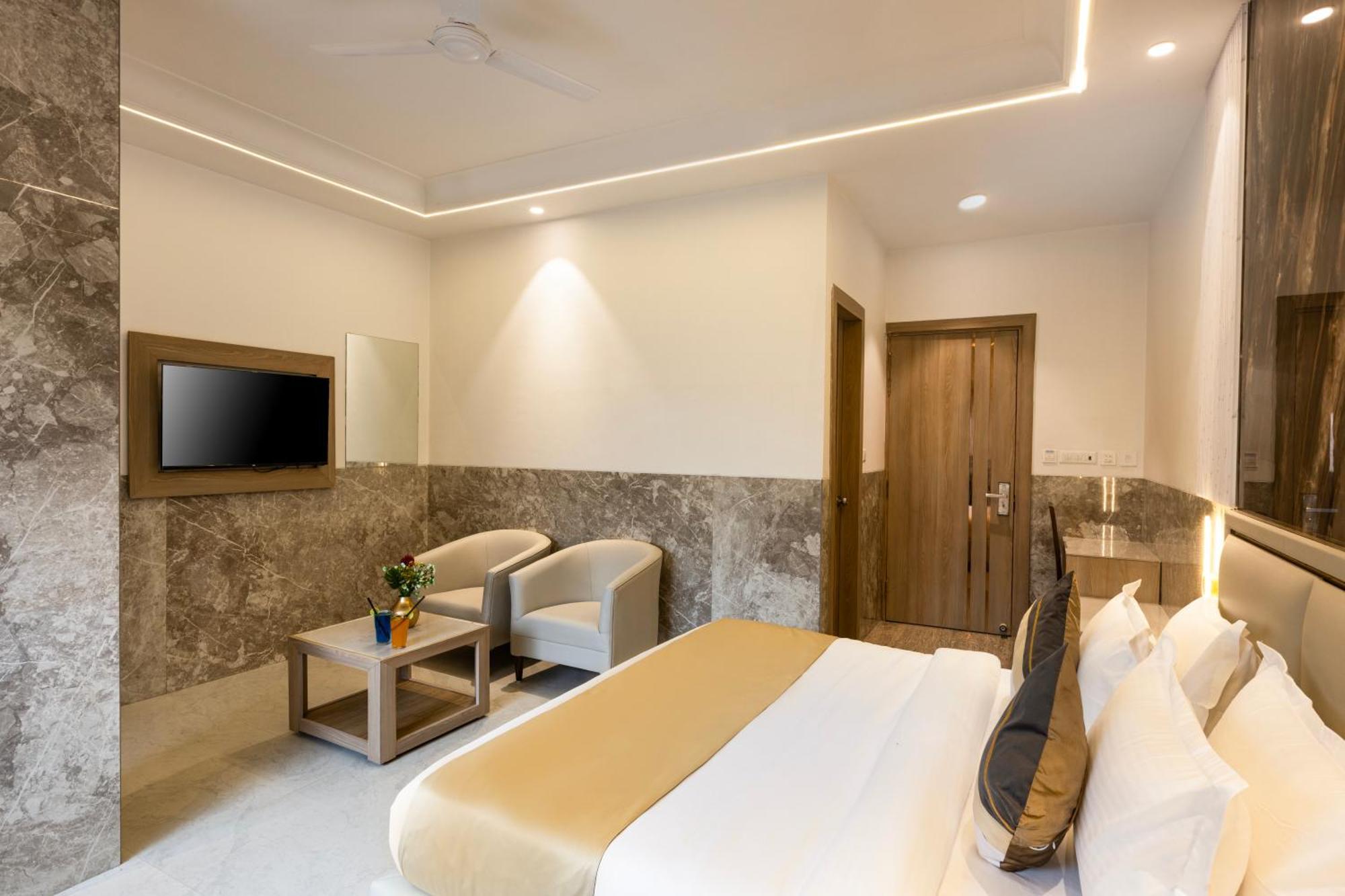 The Orion Era - Delhi Airport Hotel
