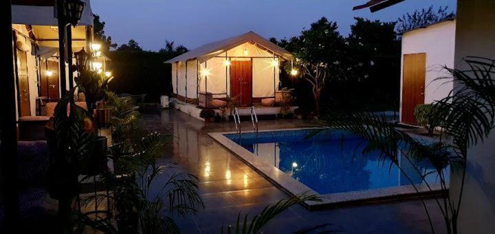 Luxury In Chhatarpur With Pool * New Delhi
