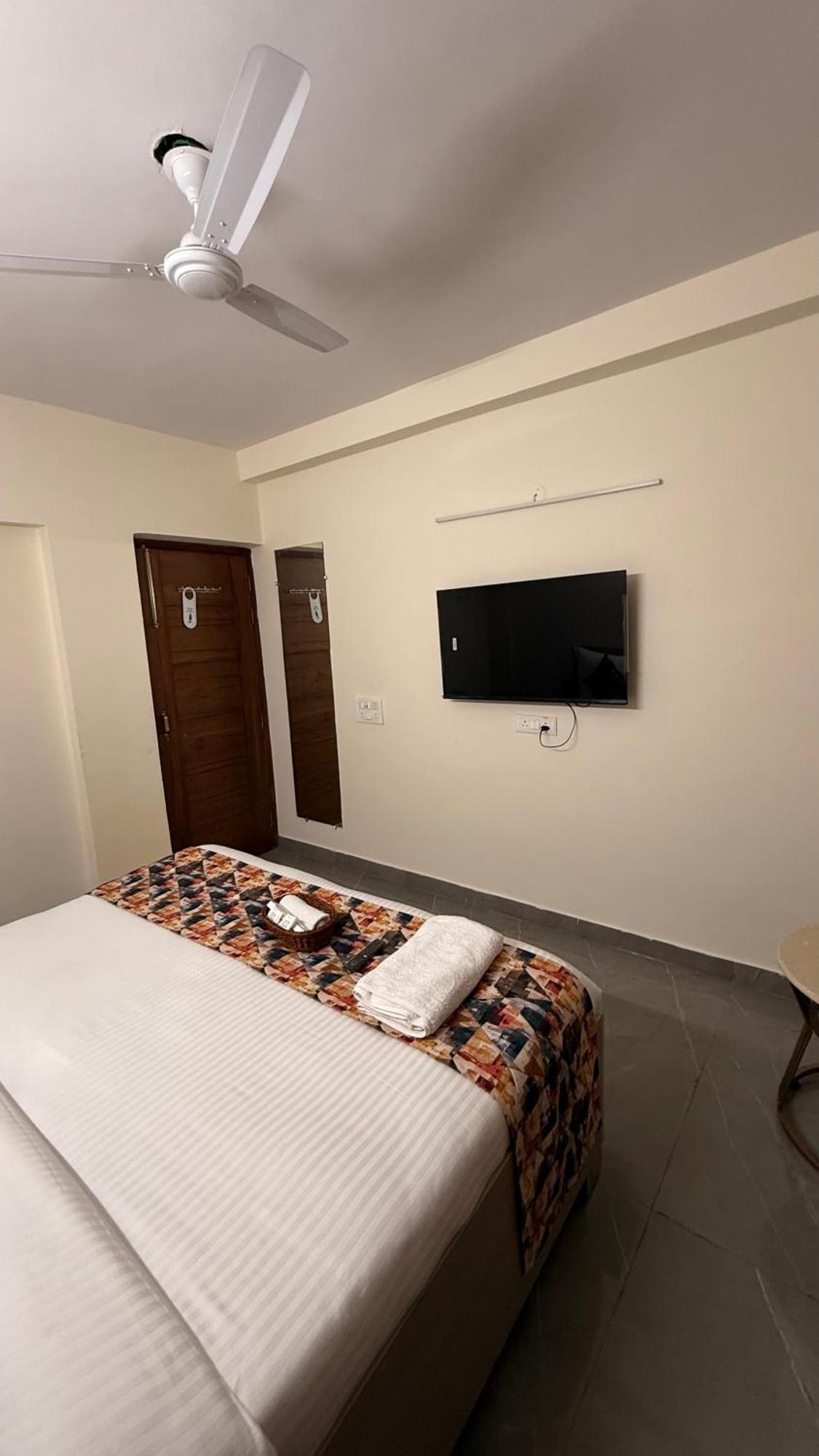 Ivaan Homes Opposite To Iskcon Temple East Of Kailash Hotel 3*