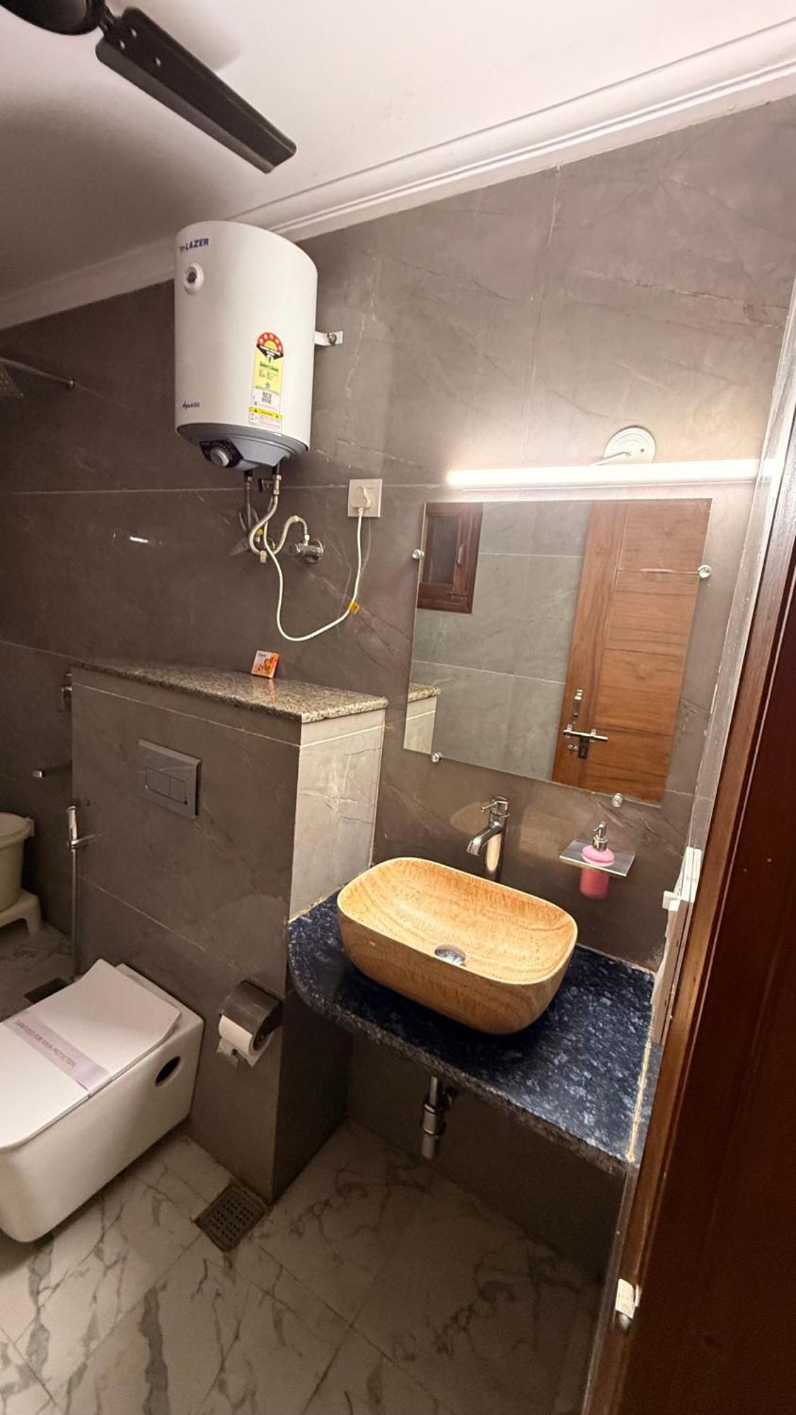 Ivaan Homes Opposite To Iskcon Temple East Of Kailash 3*