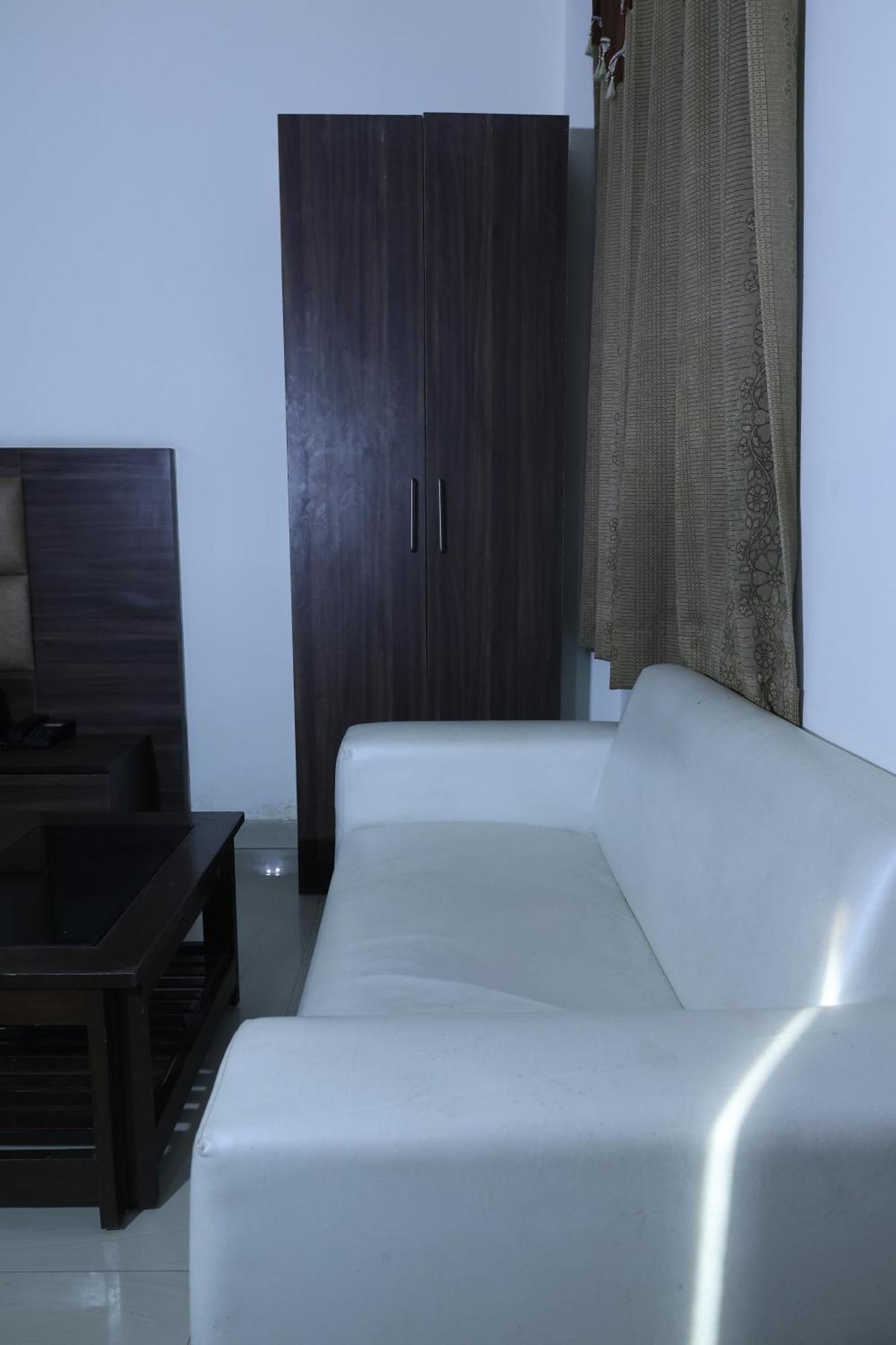 Icy White Heaven Corporate Guest house *