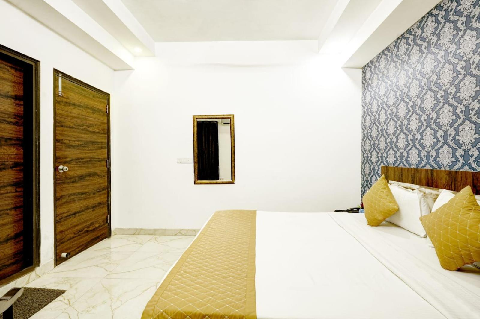 Hotel Airport Vijay Palace Near Aerocity Delhi Airport 4*