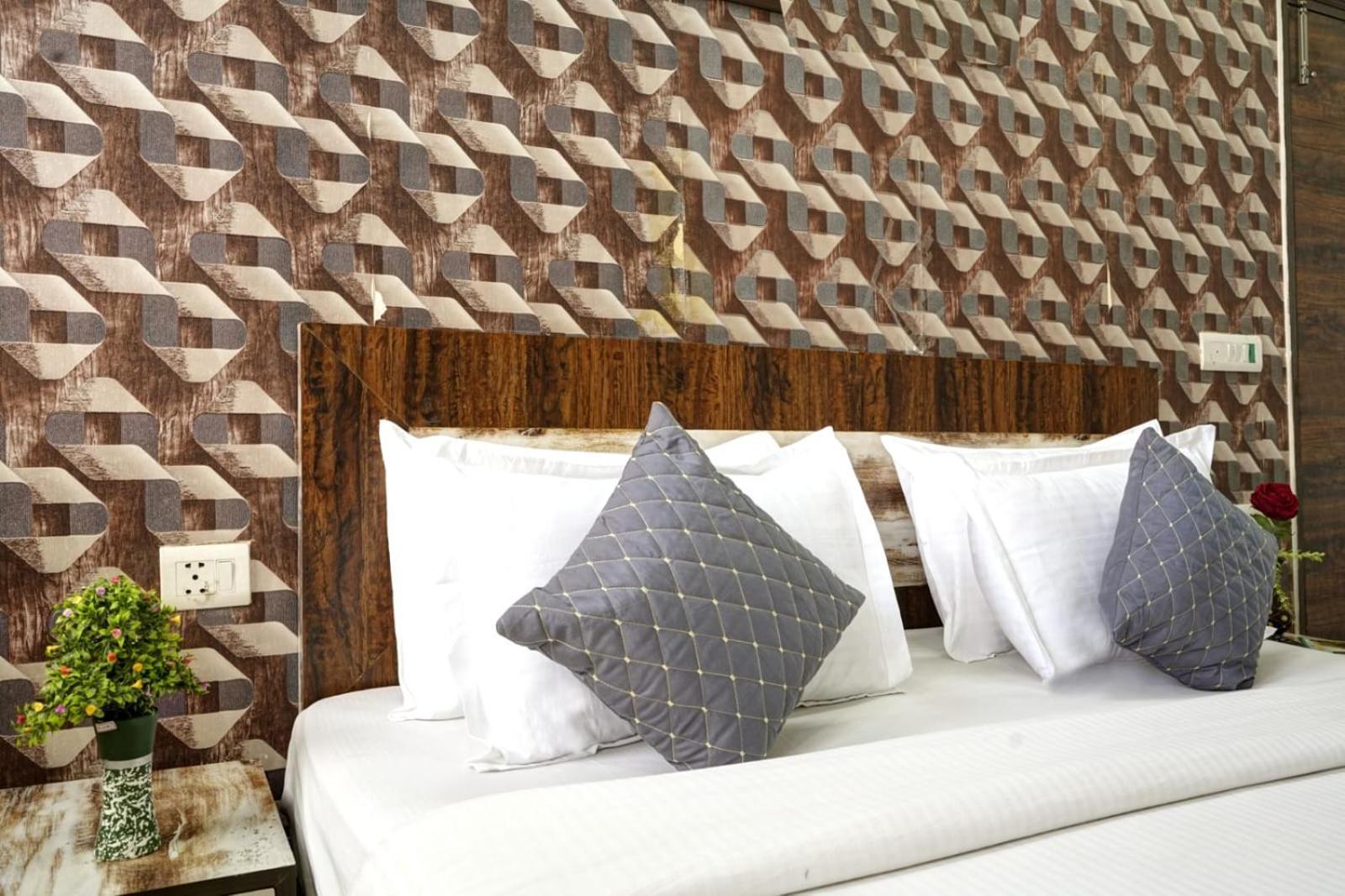 Airport Vijay Palace Near Aerocity Delhi Airport Hotel 4*