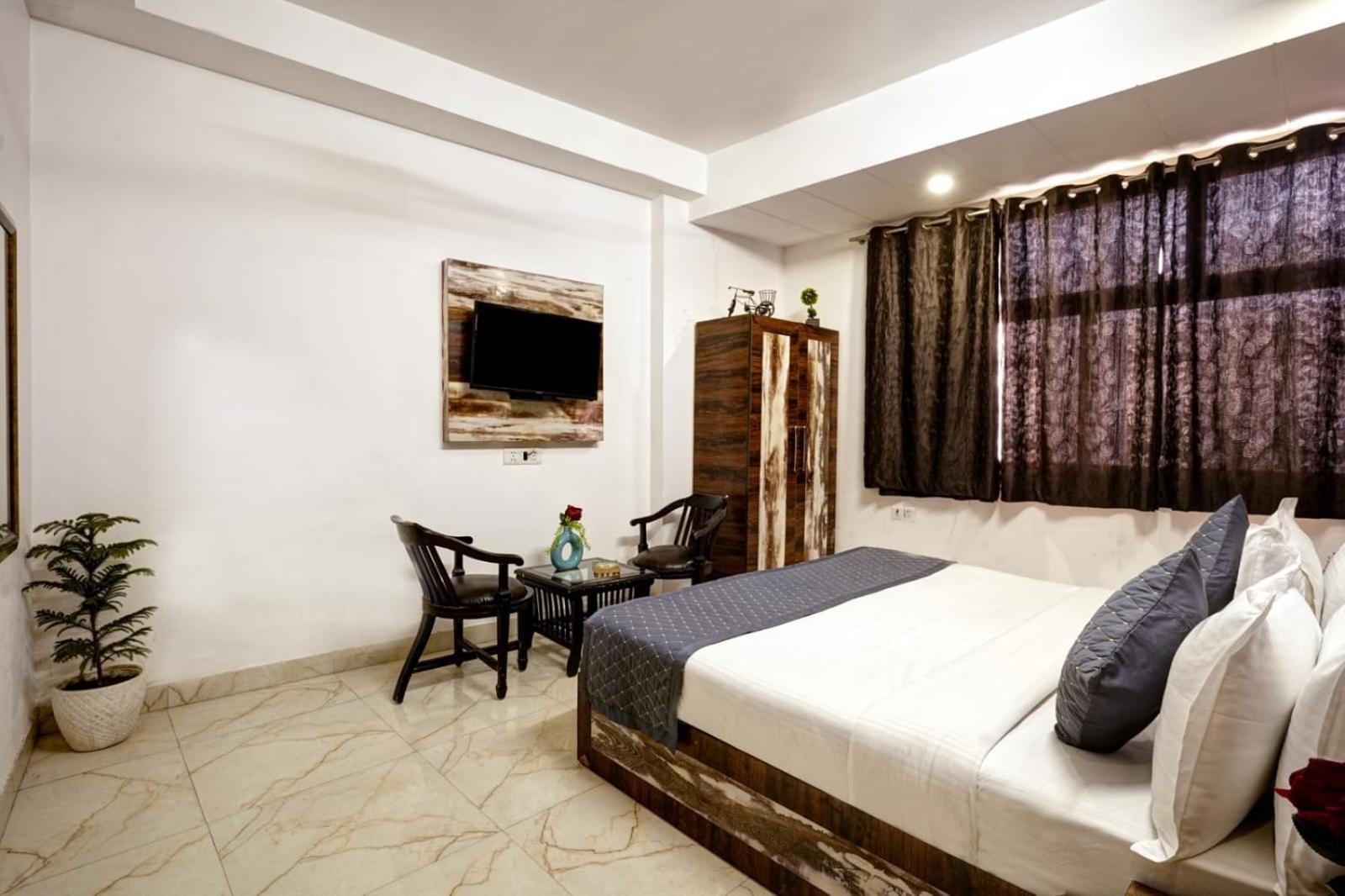 Hotel Airport Vijay Palace Near Aerocity Delhi Airport 4*