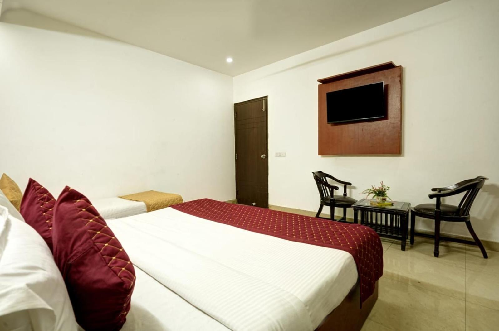 Airport Vijay Palace Near Aerocity Delhi Airport Hotel 4*
