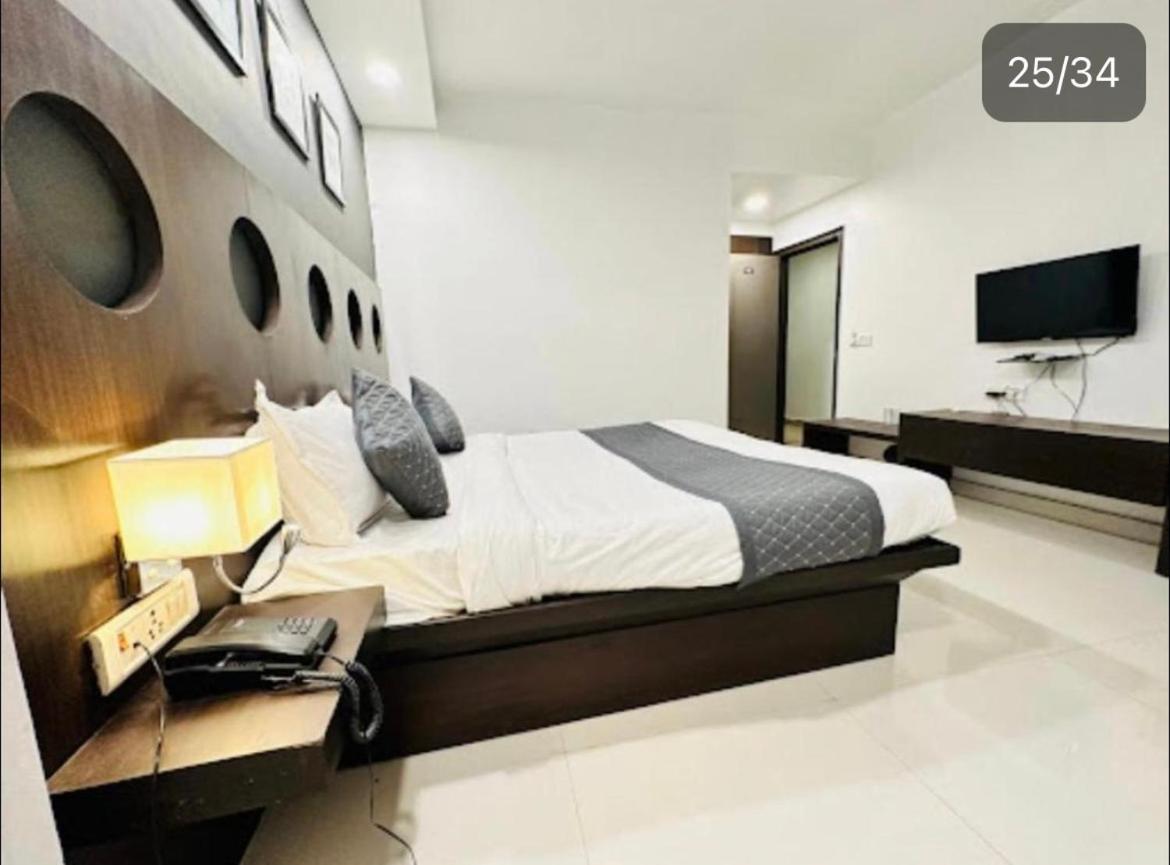 Bloom - National Highway- 8, Mahipalpur 3*