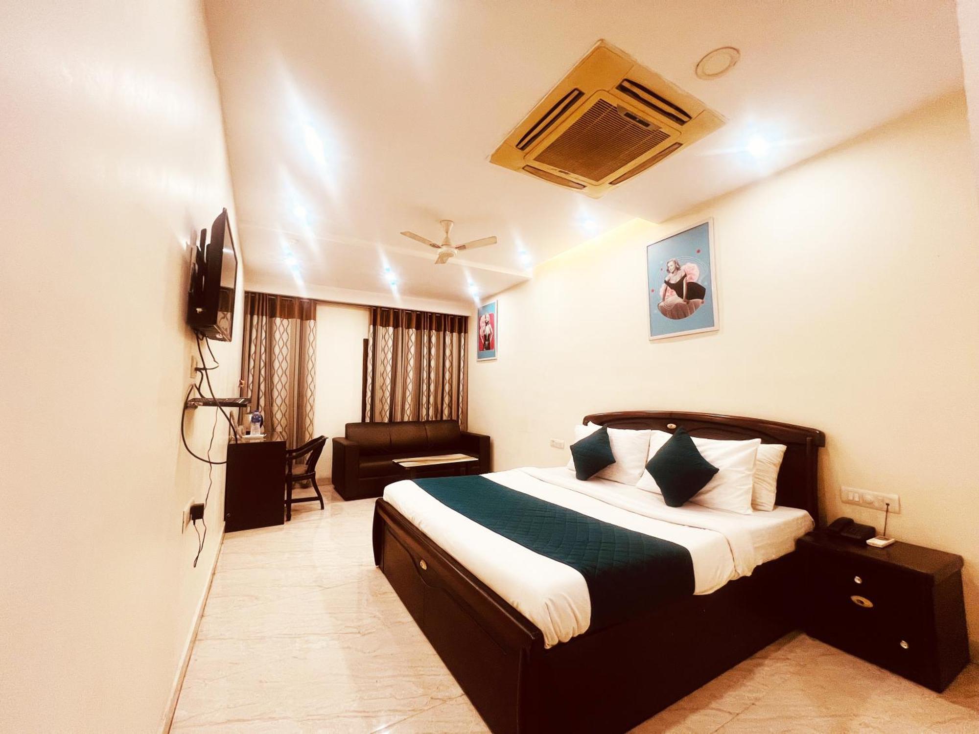 Hotel Lagoona And Banquet Hall 3*