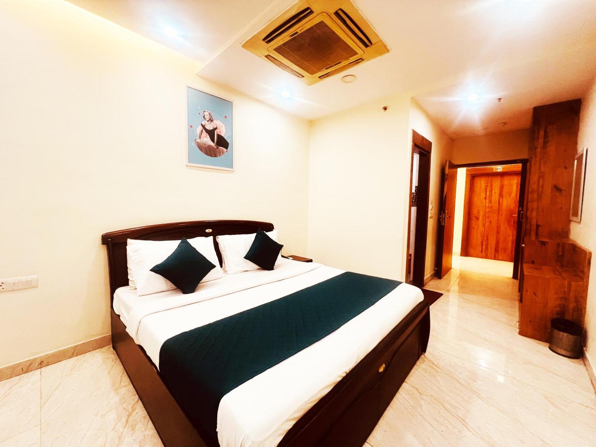 Hotel Lagoona And Banquet Hall 3*