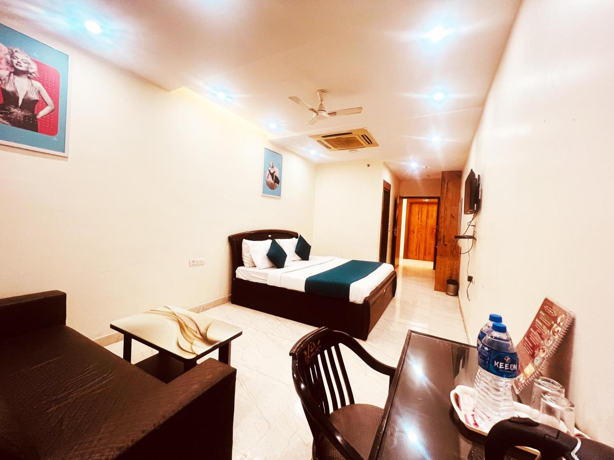 Hotel Lagoona And Banquet Hall 3*
