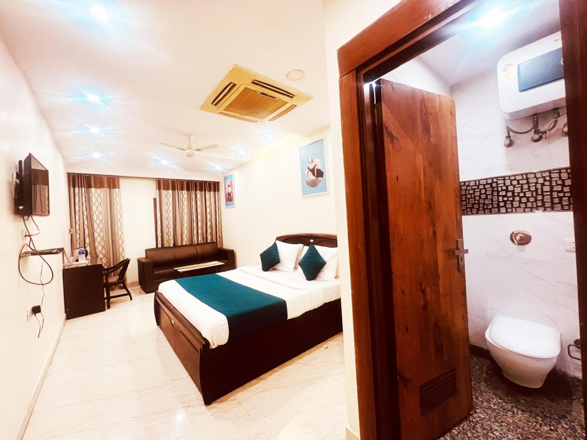 Hotel Lagoona And Banquet Hall