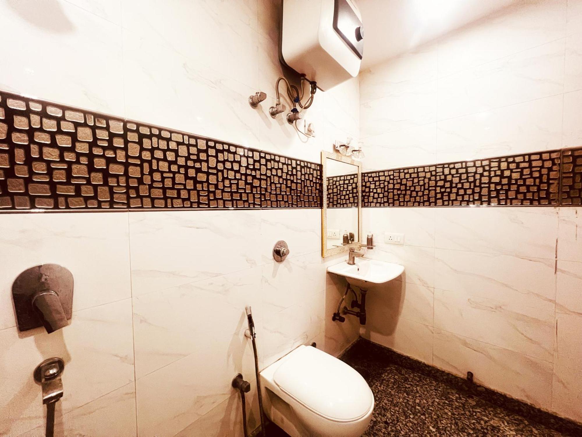 Hotel Lagoona And Banquet Hall 3*