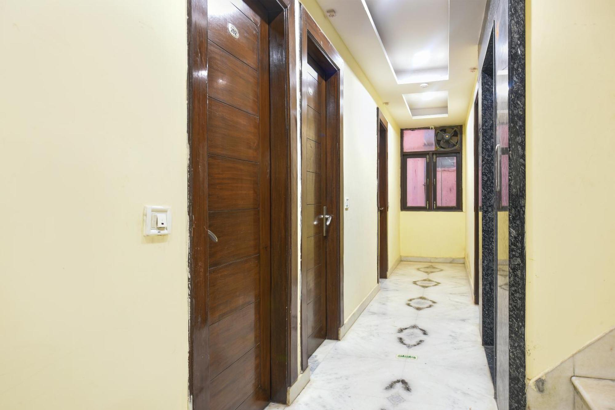 Hotel Bhartia - Train Station
