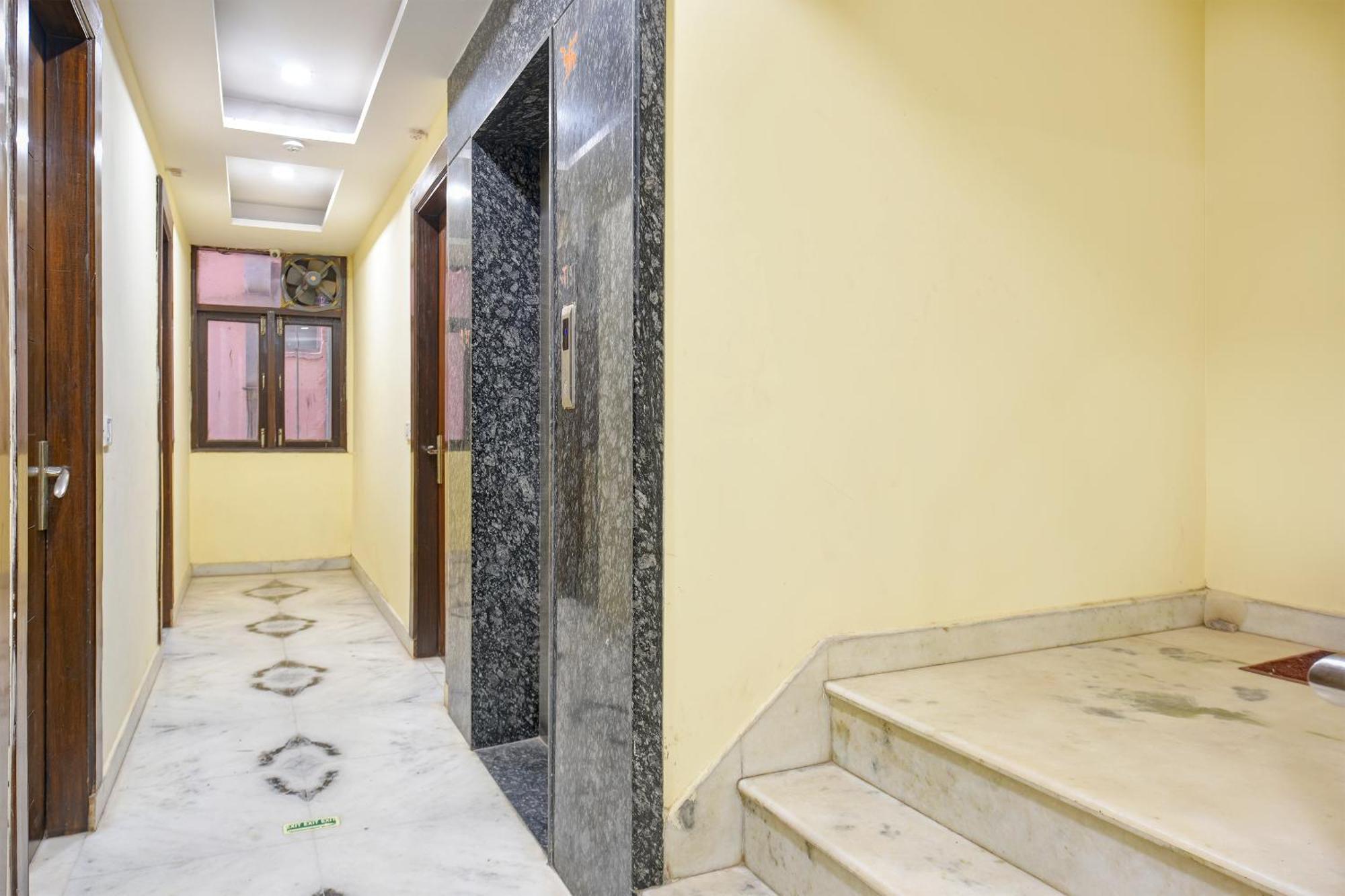 Hotel Bhartia - Train Station