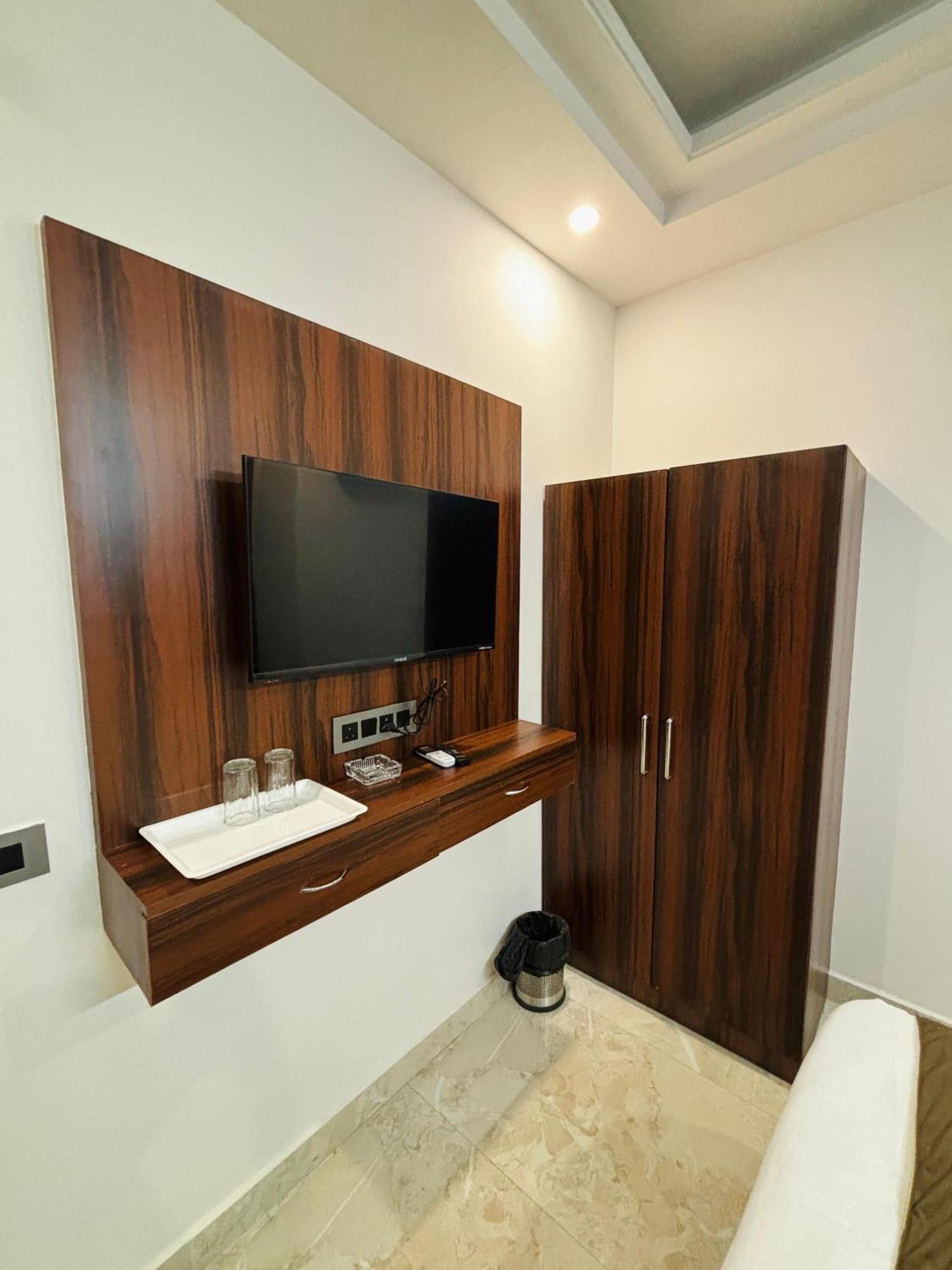 Ecg Grand Inn-near Delhi Airport *