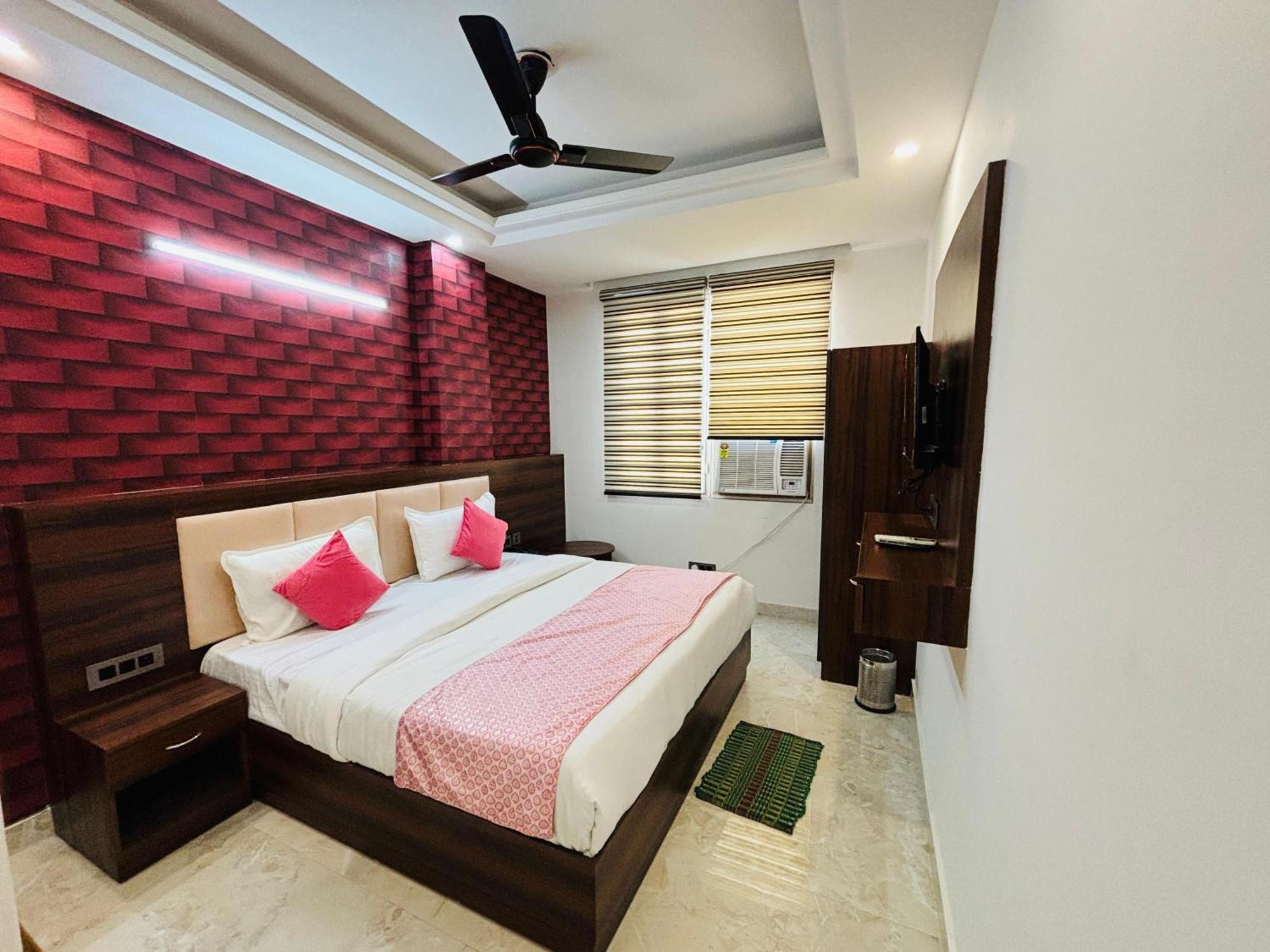 Hotel Ecg Grand Inn-near Delhi Airport